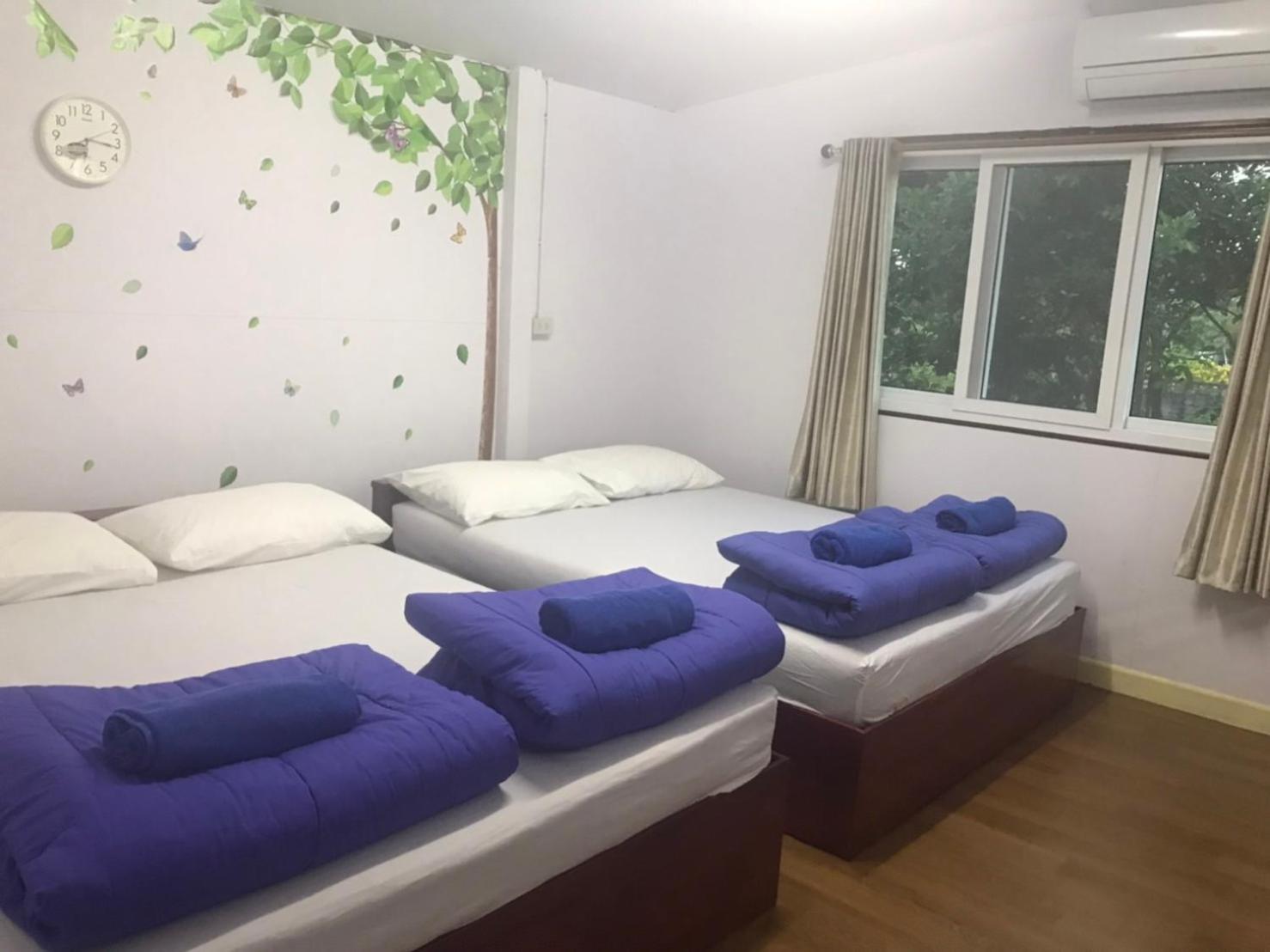 Quadruple Room with Private Bathroom - Photo 2