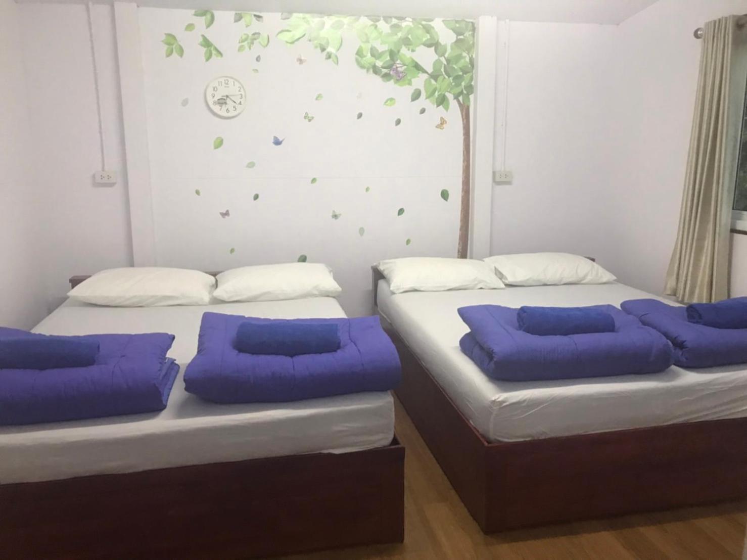 Quadruple Room with Private Bathroom - Photo 4