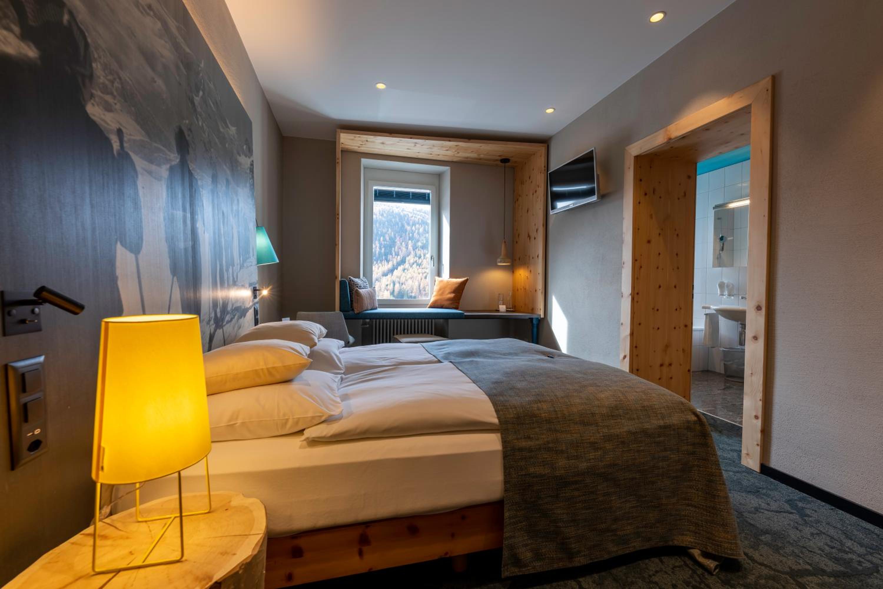 Comfort Room Arve With Queen Bed - Photo 8