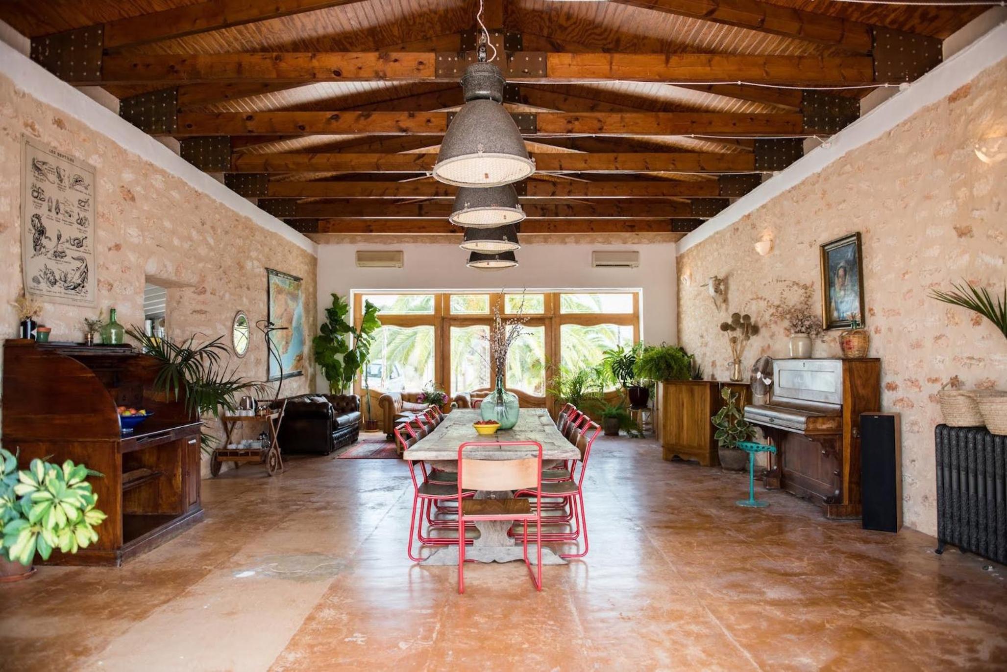 Six-Bedroom Villa  photo 2