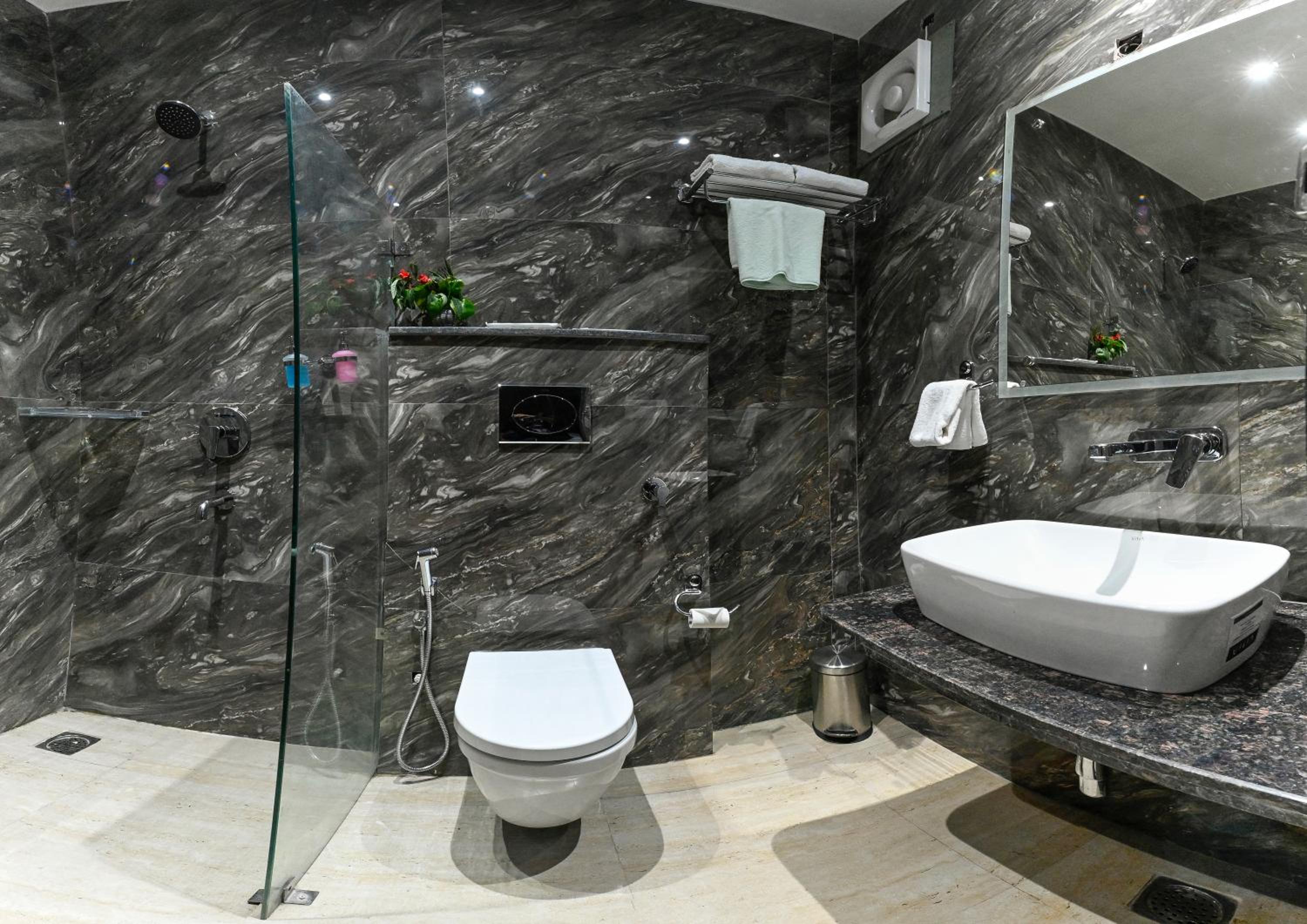 Deluxe Double or Twin Room - Photo 2