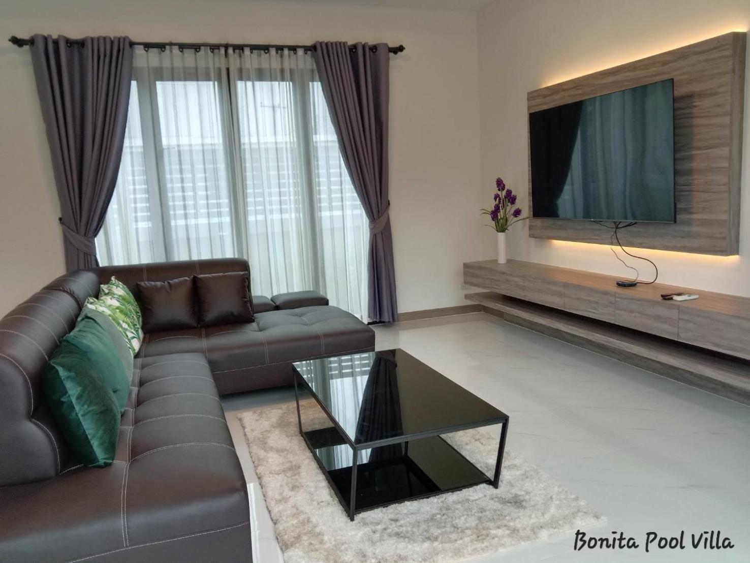 Four-Bedroom House - Photo 1