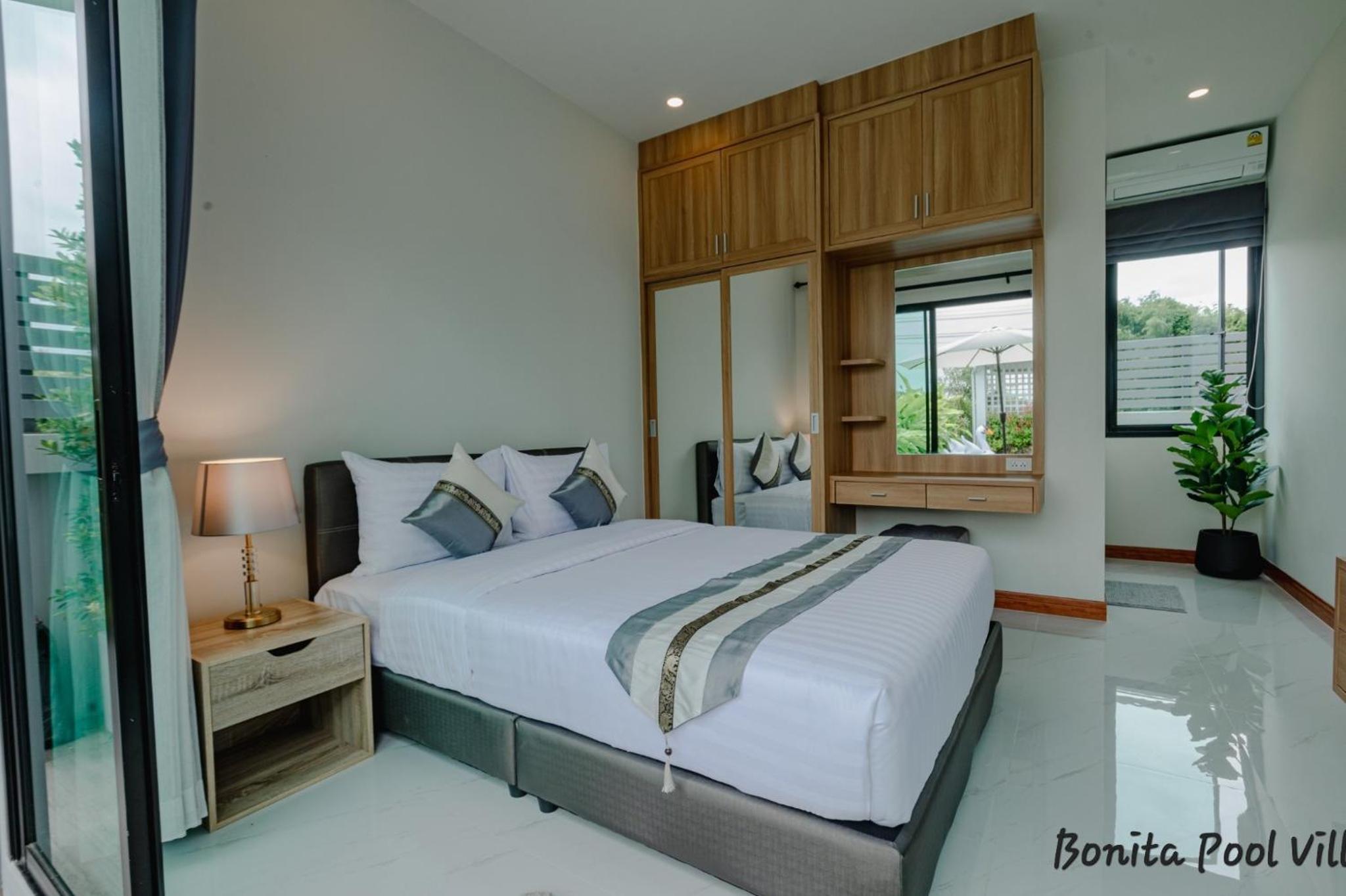 Four-Bedroom House - Photo 3