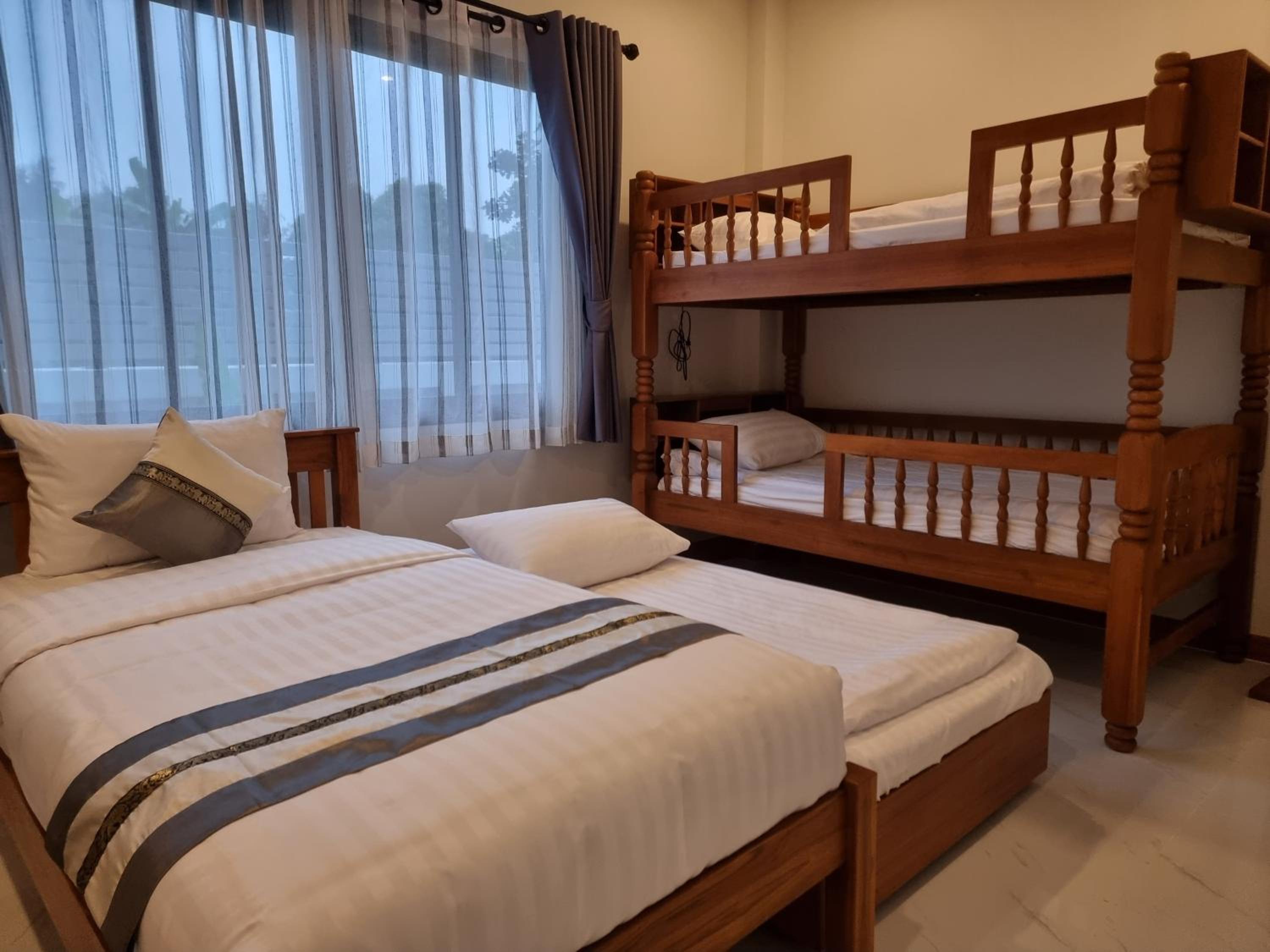 Four-Bedroom House - Photo 4