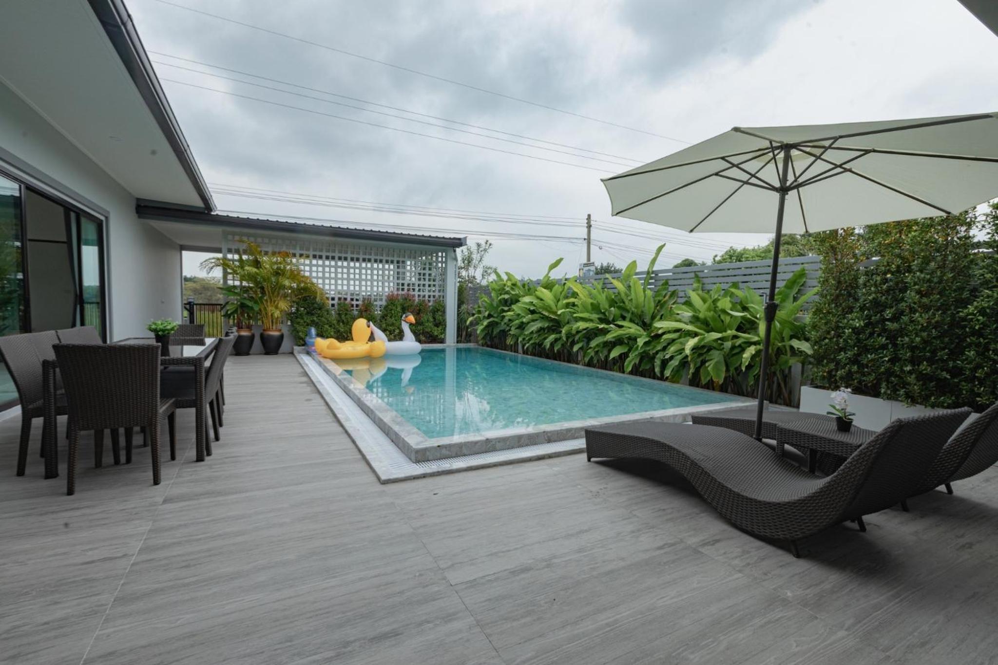 Four-Bedroom House - Photo 7