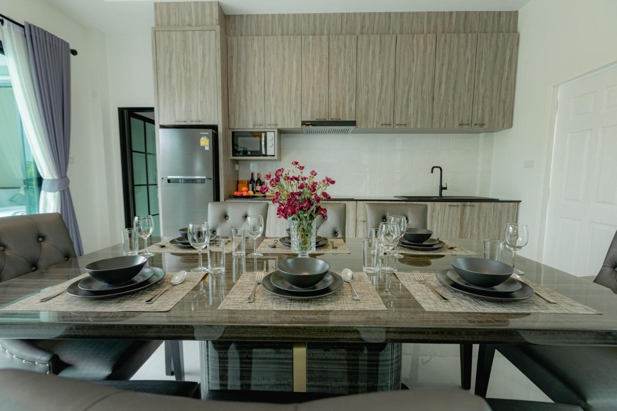 Four-Bedroom House - Photo 22