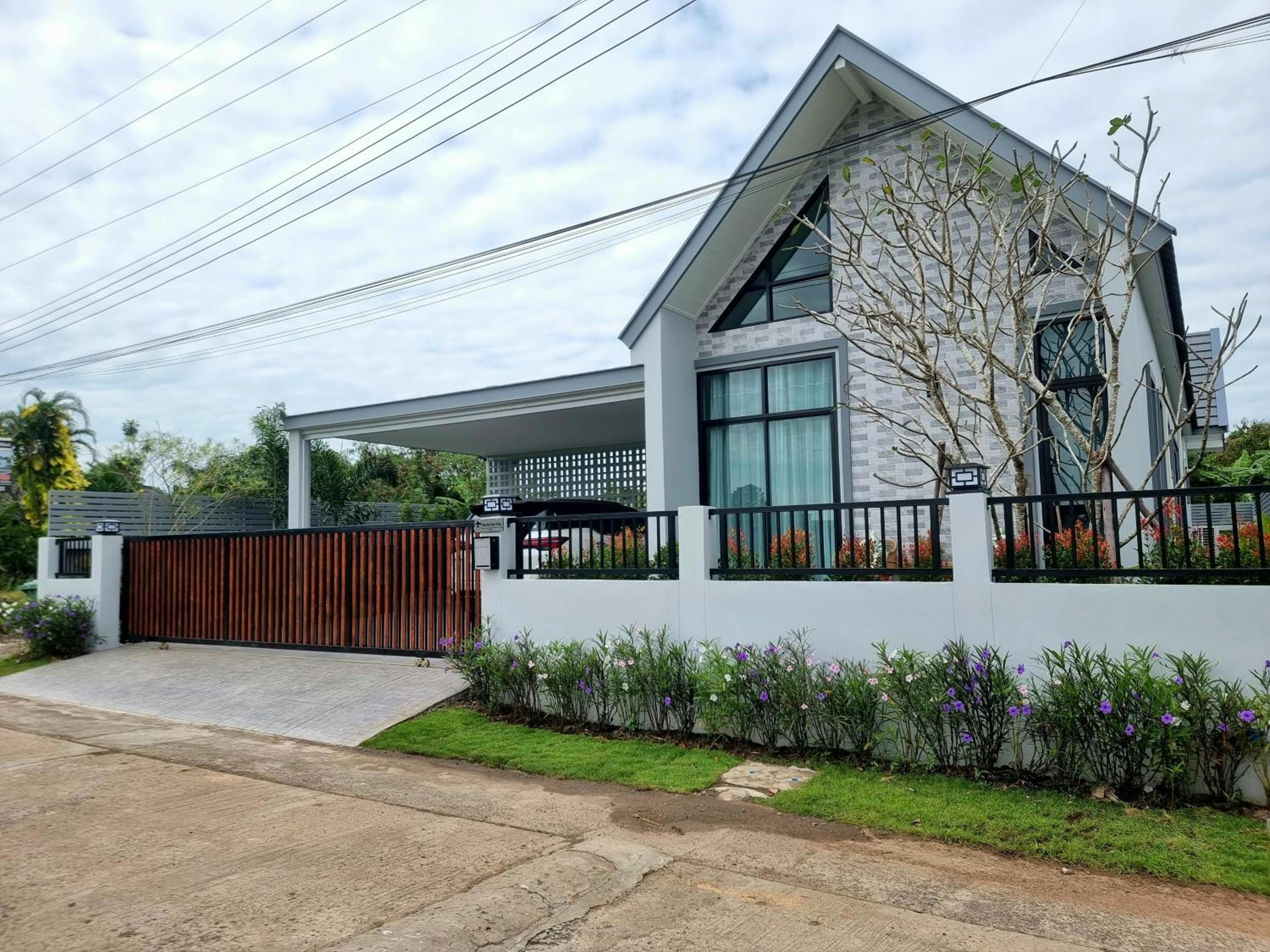 Four-Bedroom House - Photo 24