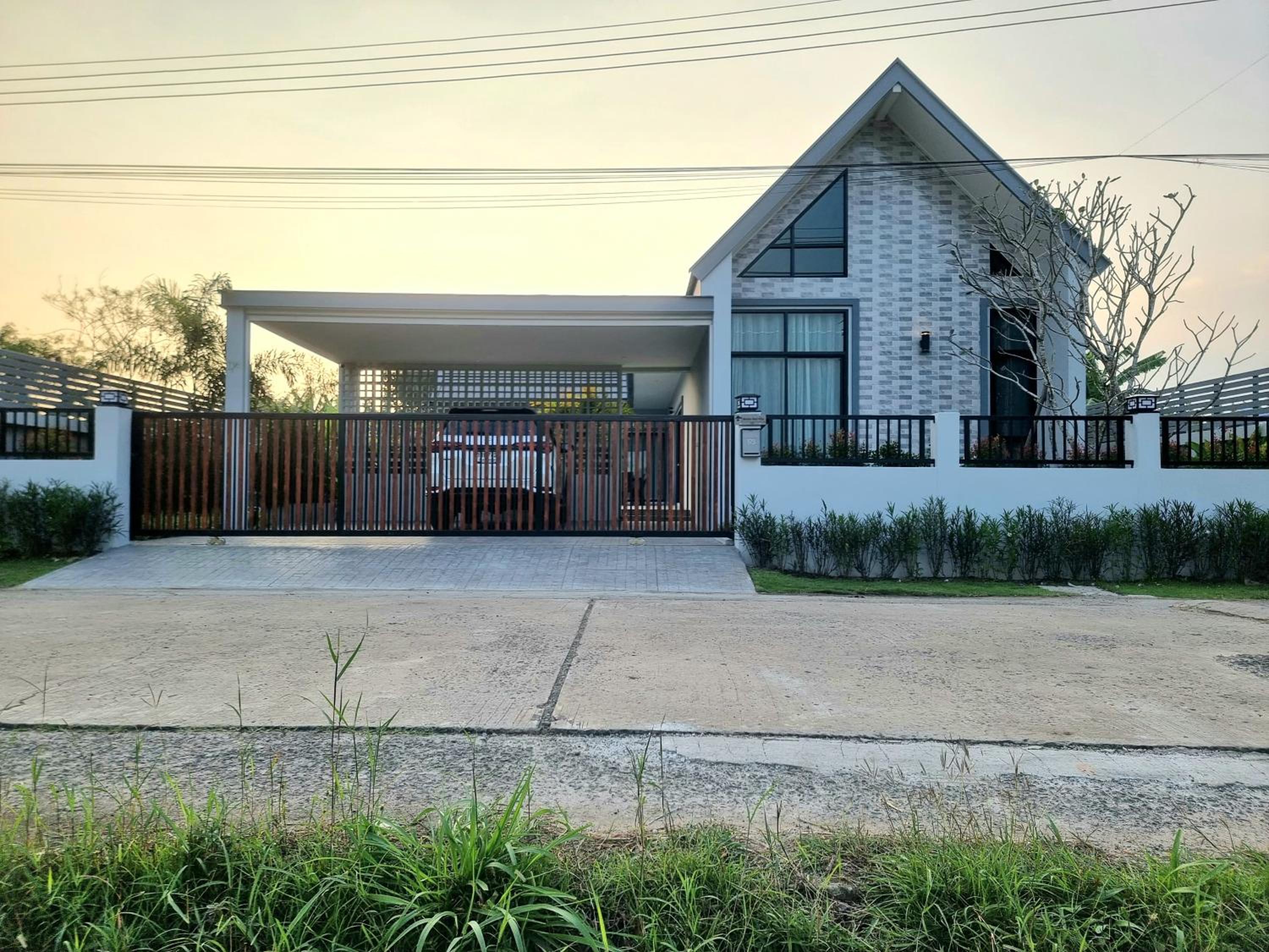 Four-Bedroom House - Photo 29