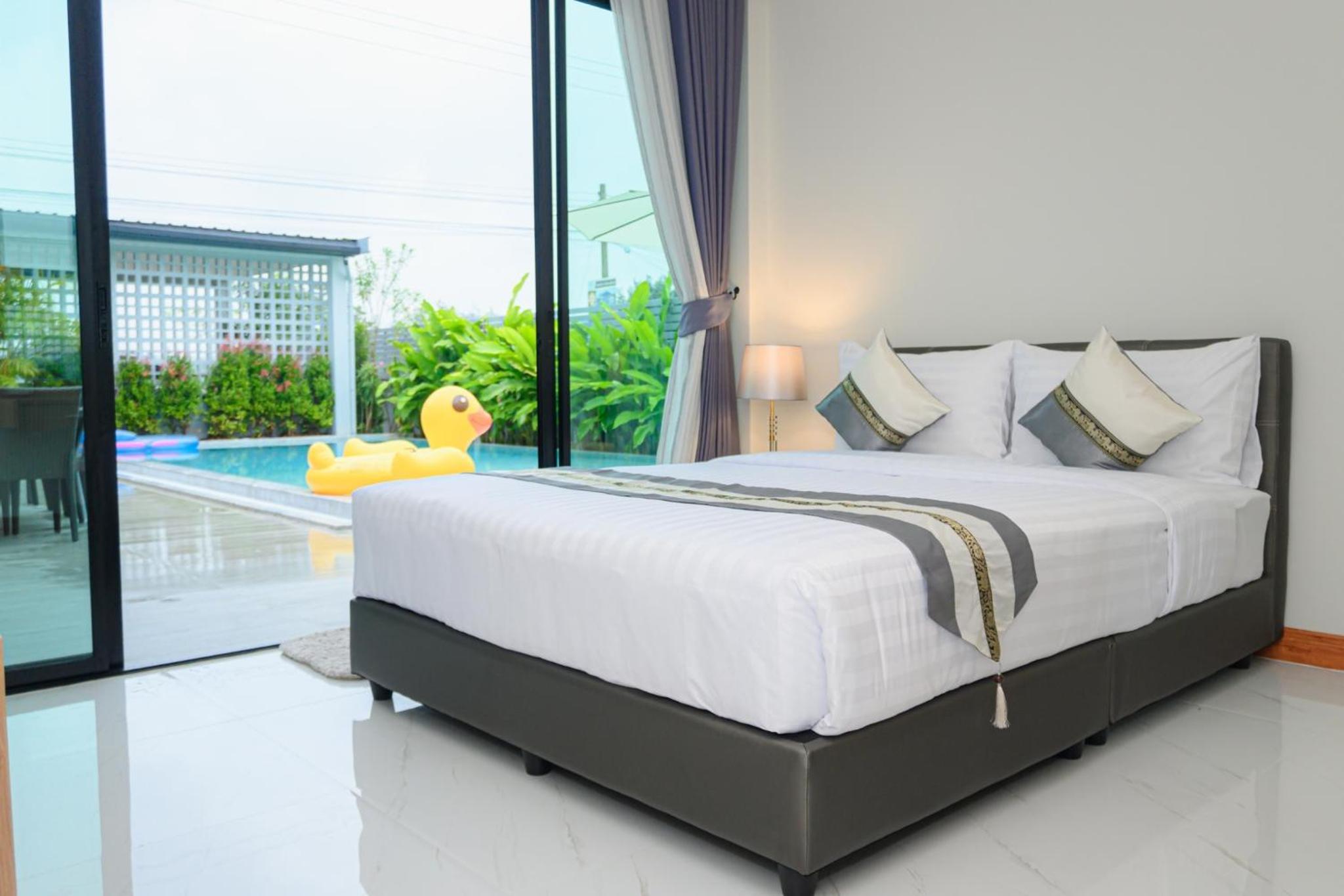 Four-Bedroom House - Photo 33