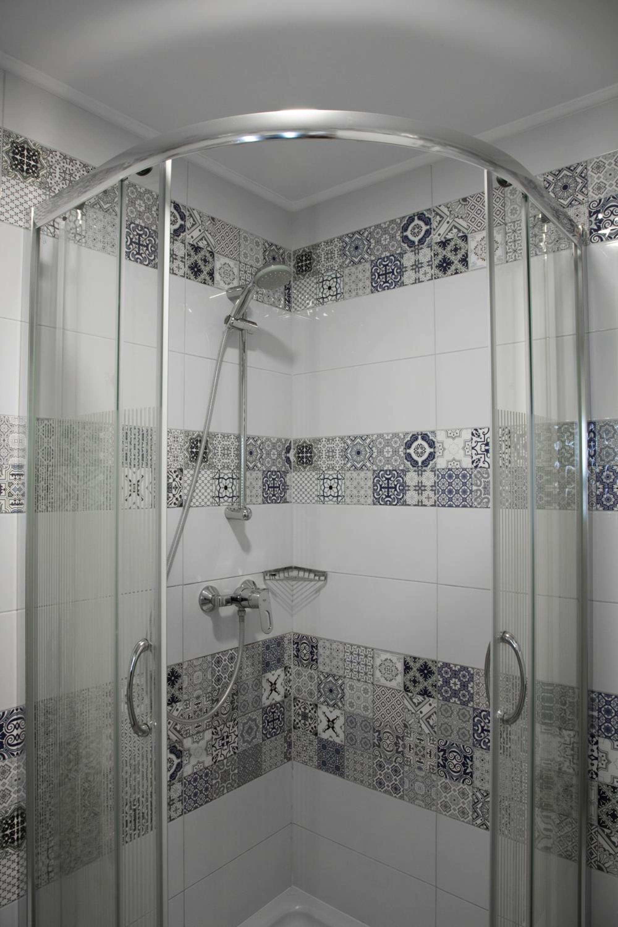 Double or Twin Room thumbnail 6