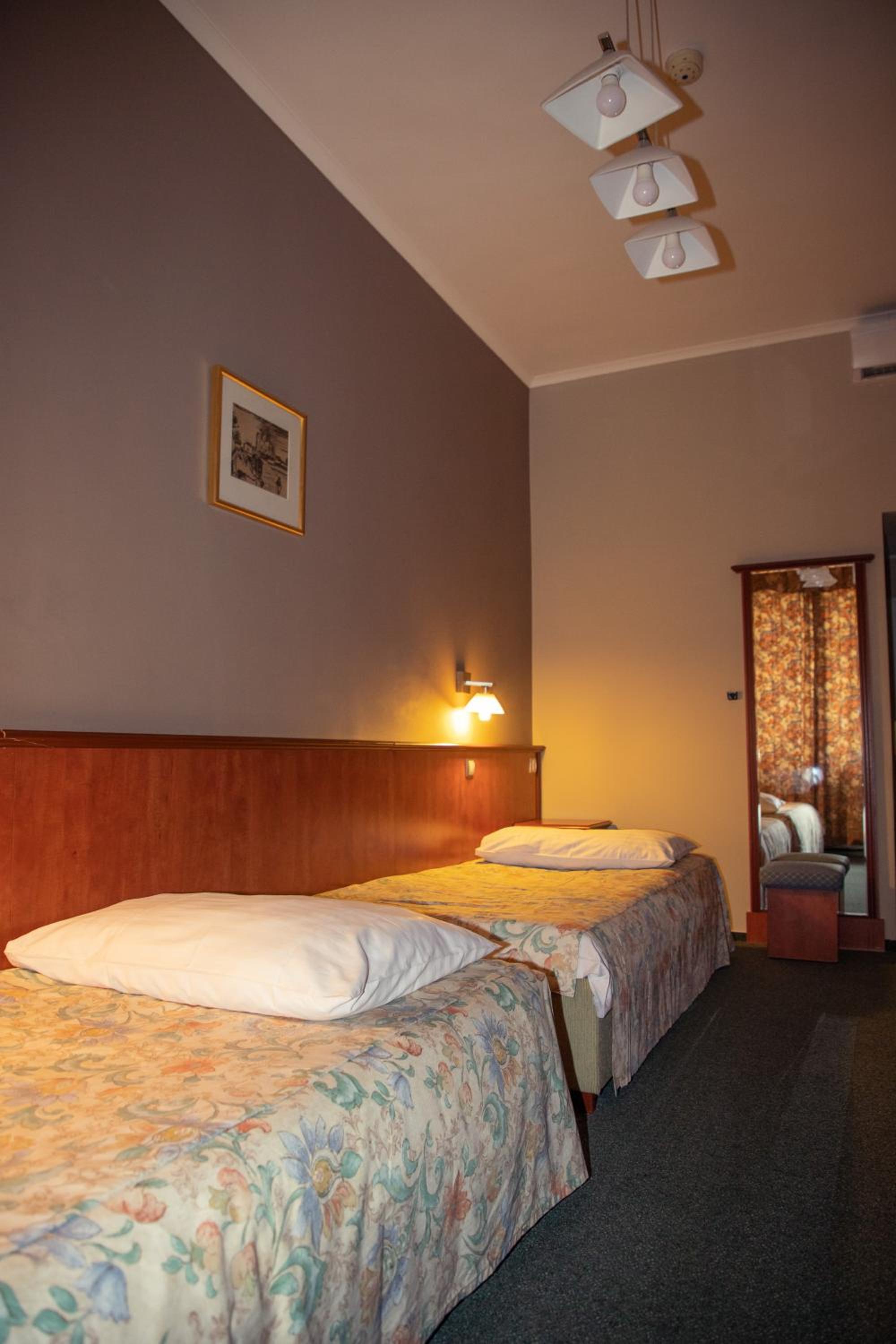 Double or Twin Room thumbnail 6