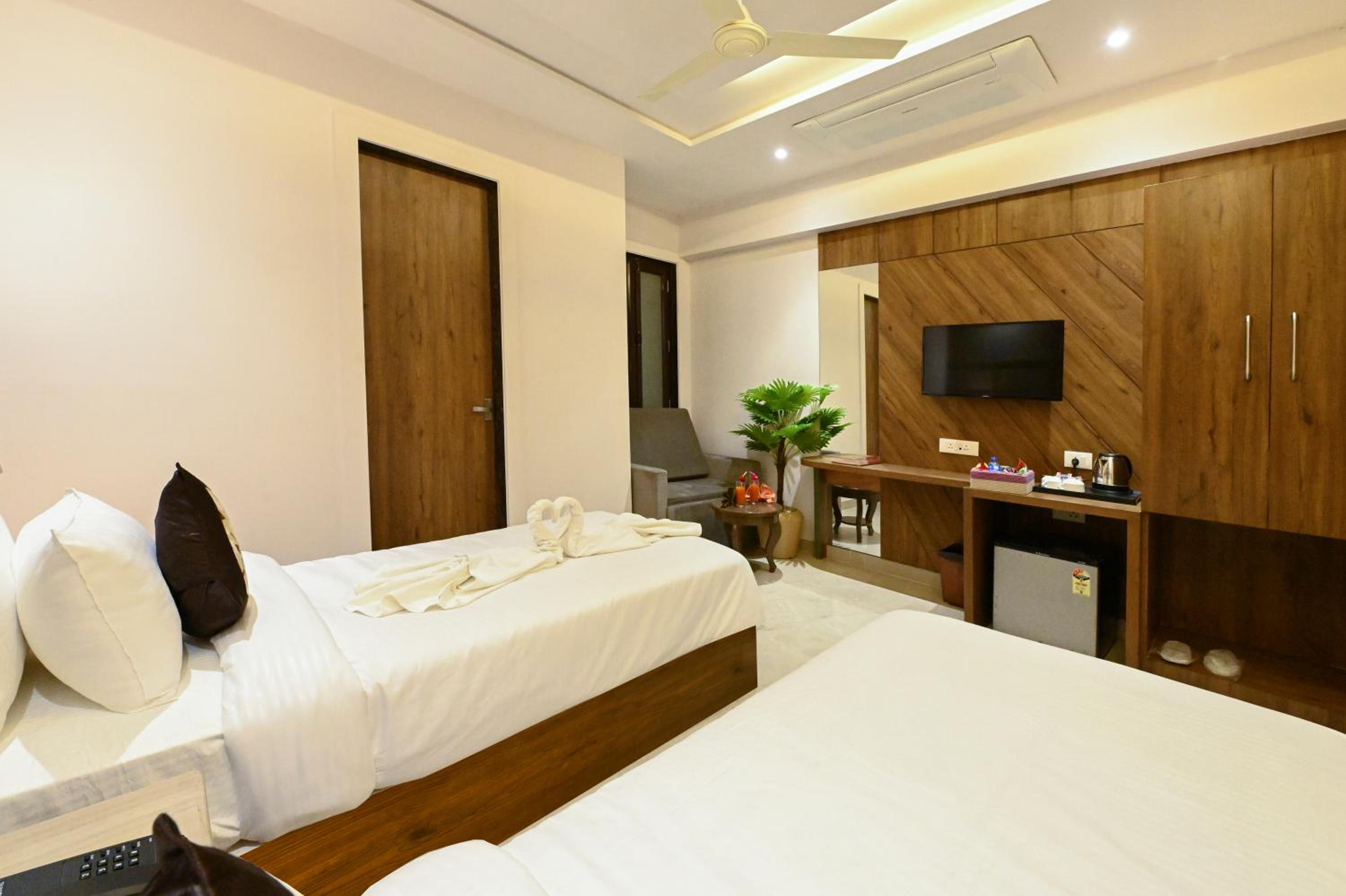 Deluxe Double or Twin Room - Photo 3