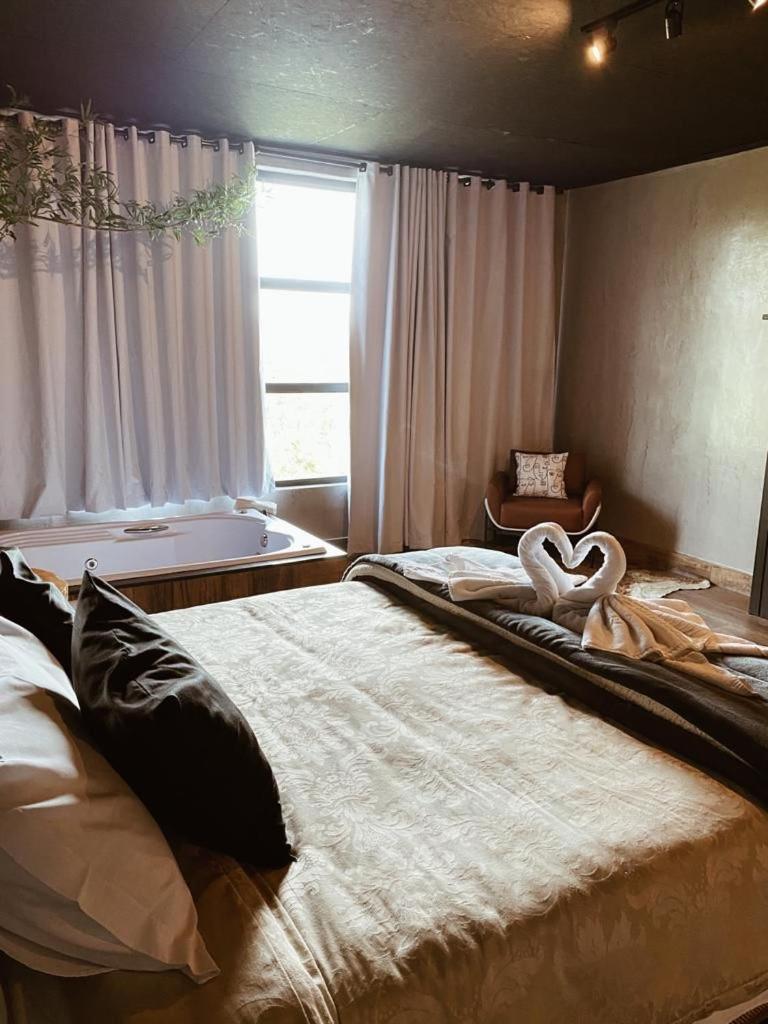Deluxe Suite with Spa Bath photo 1