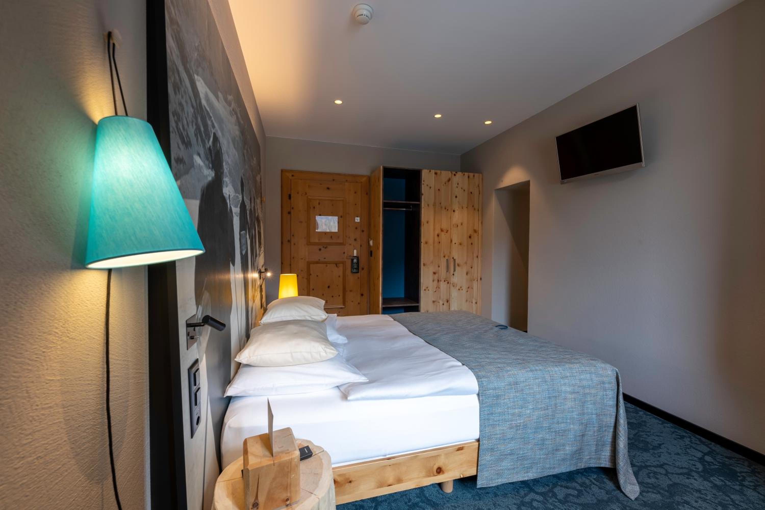 Comfort Room Arve With Queen Bed - Photo 4