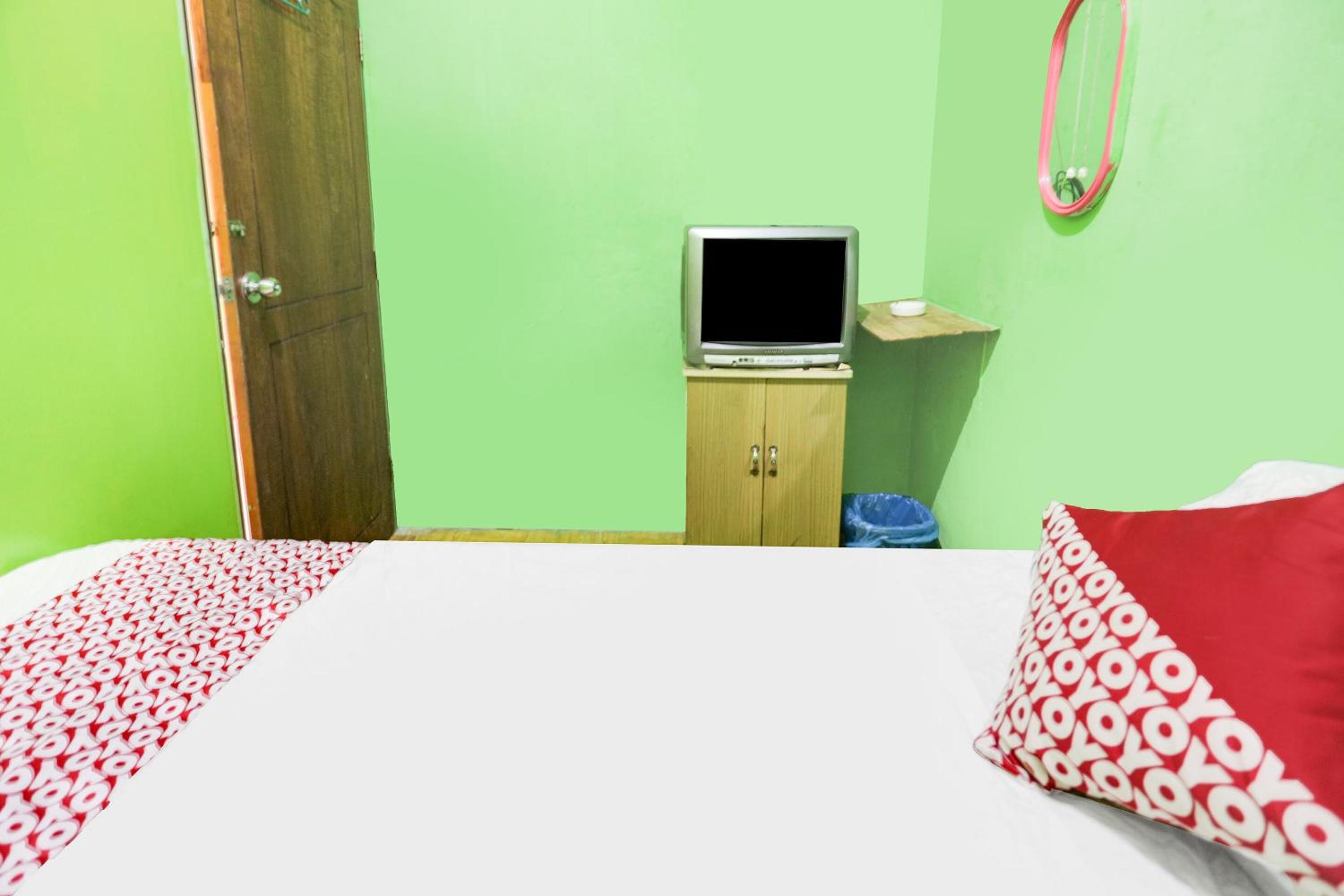 Budget Double Room - Photo 15