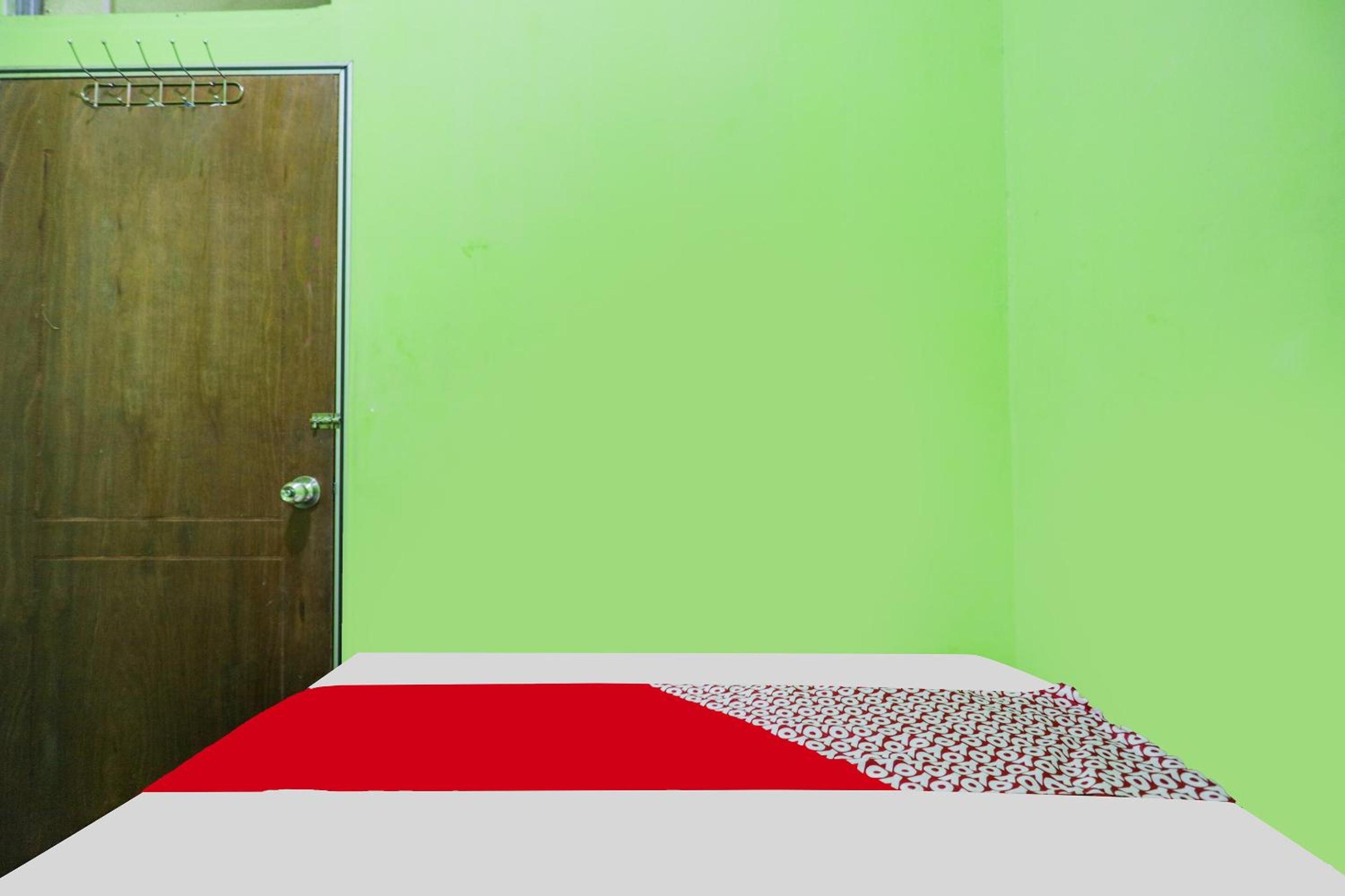 Budget Double Room - Photo 14
