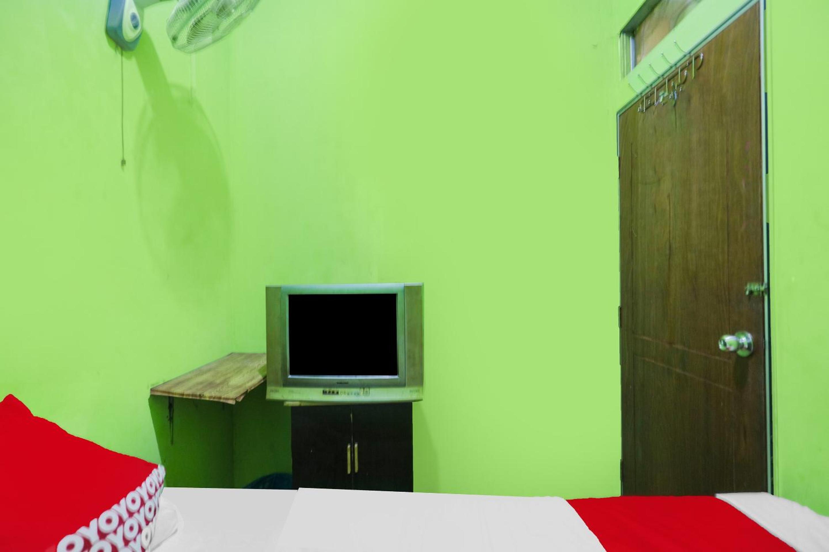 Budget Double Room - Photo 7