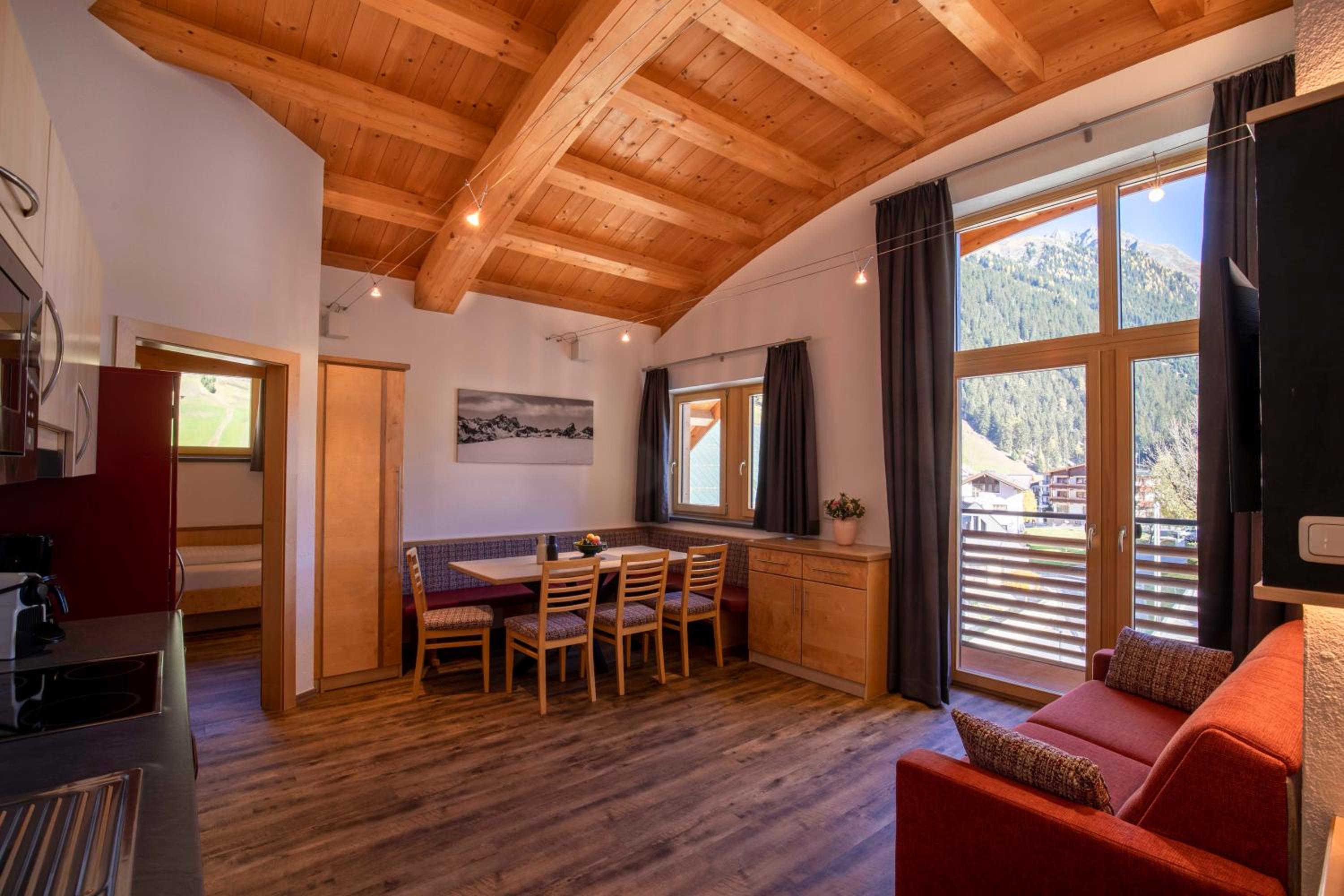 Standard Three-Bedroom Apartment with Balcony photo 1