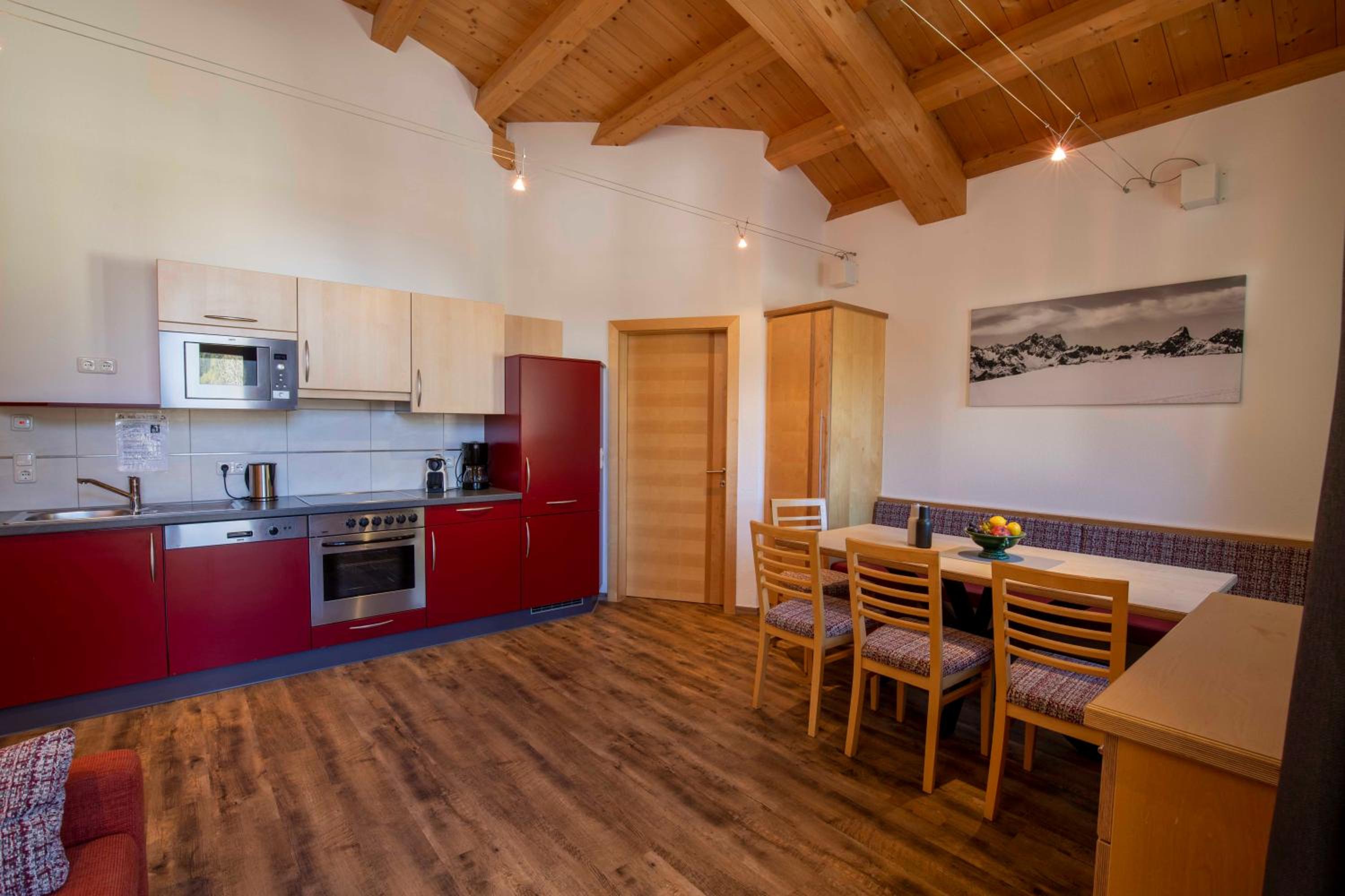 Standard Three-Bedroom Apartment with Balcony photo 2