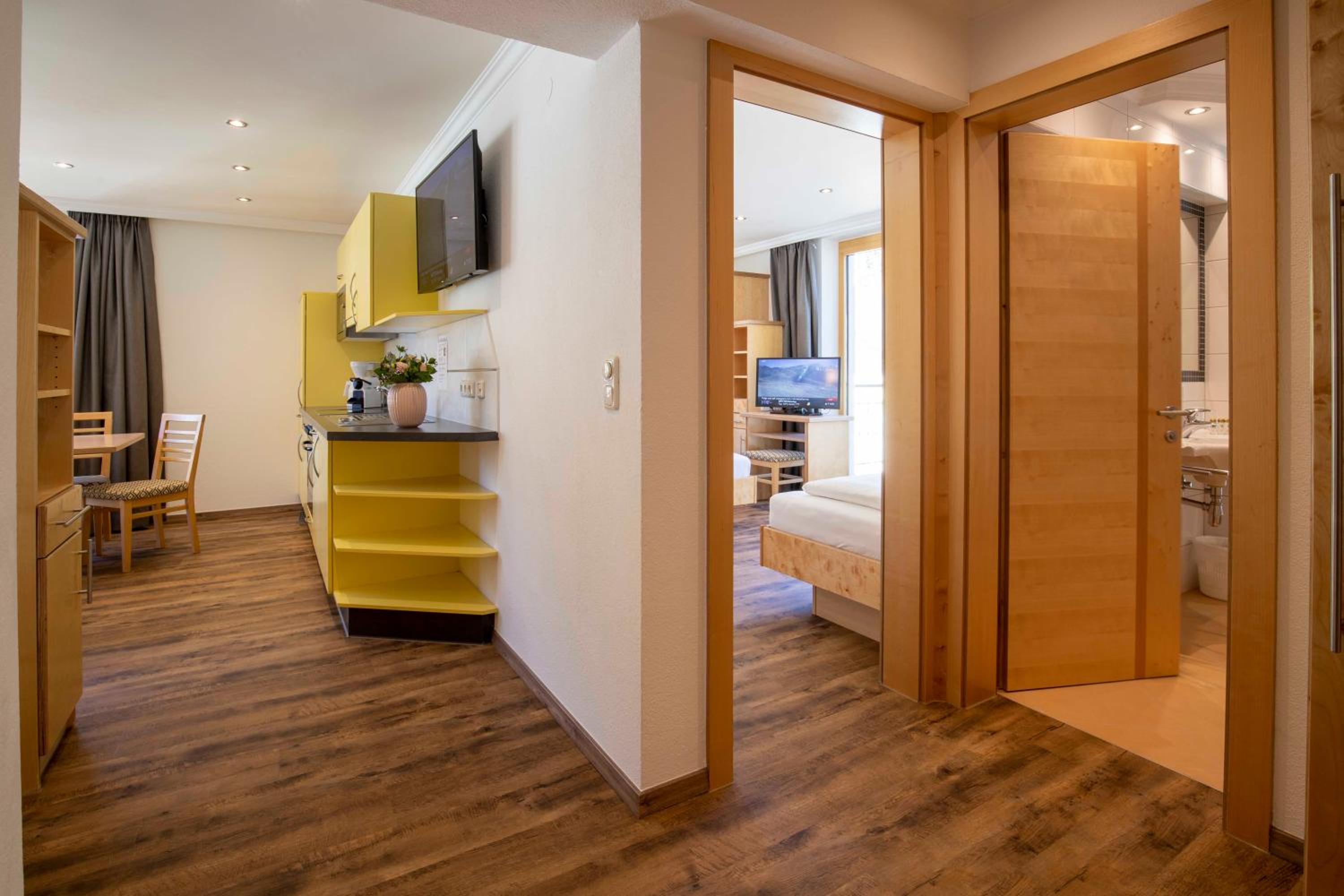 Comfort Three-Bedroom Apartment with Balcony photo 1