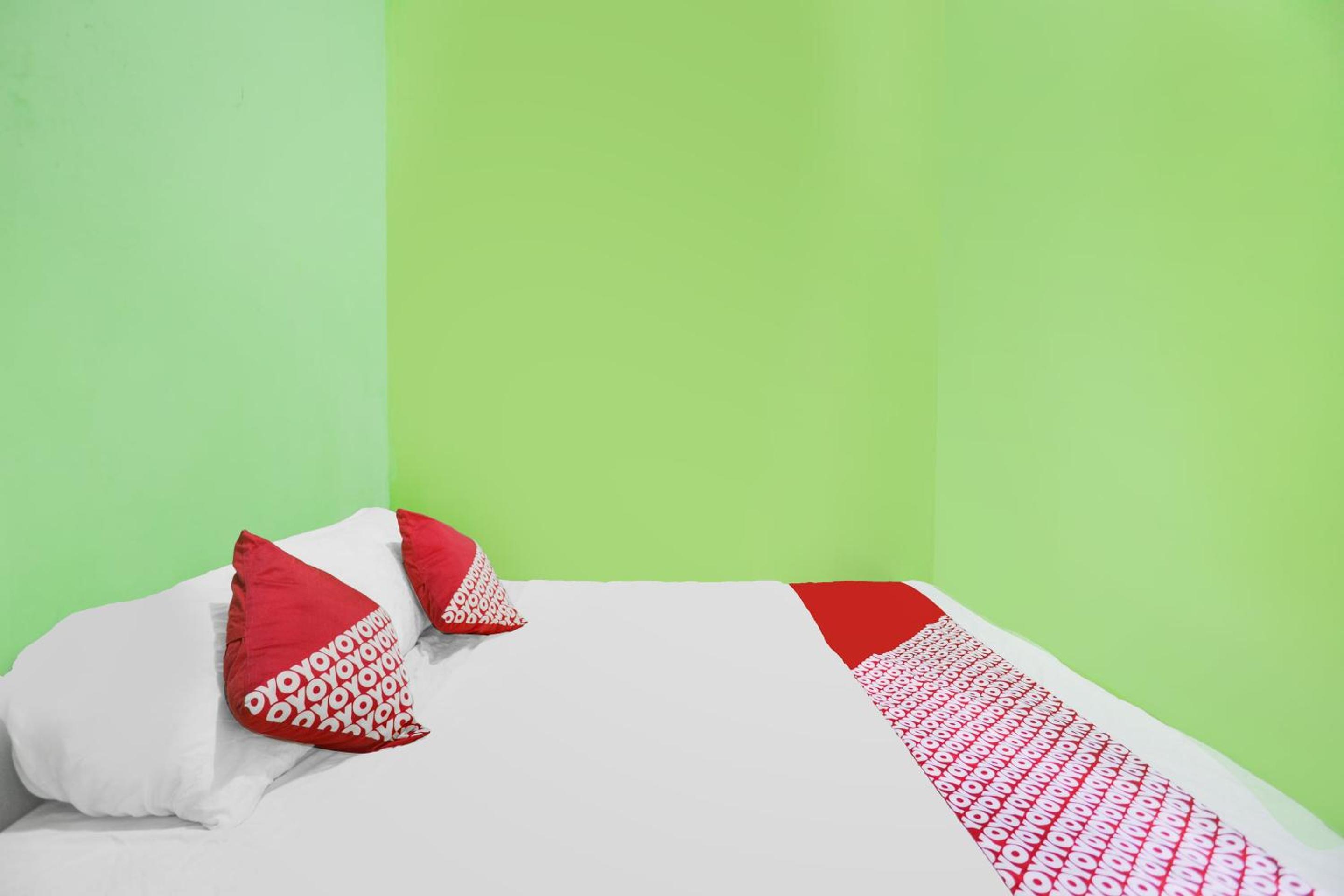 Budget Double Room - Photo 11