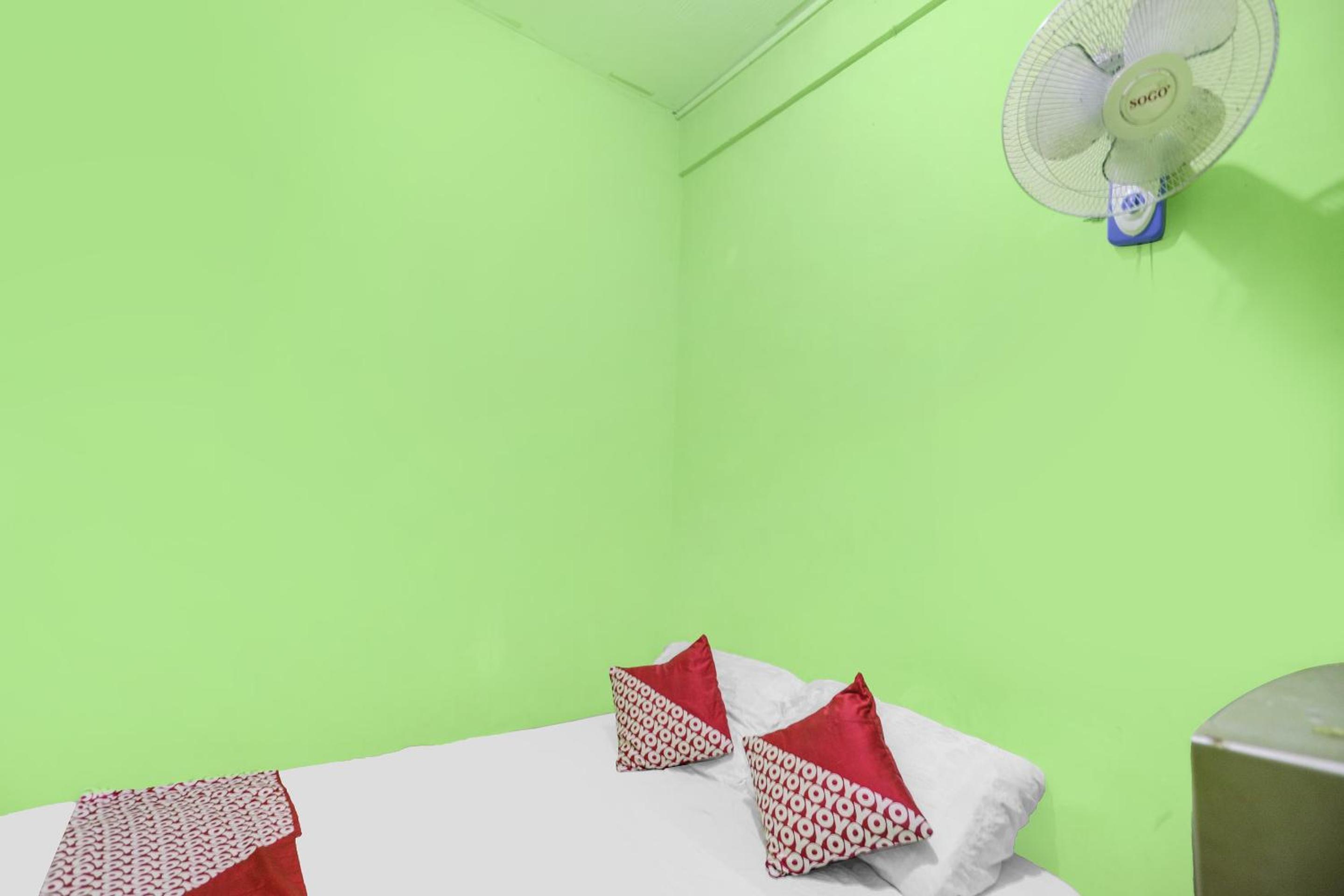 Budget Double Room - Photo 16