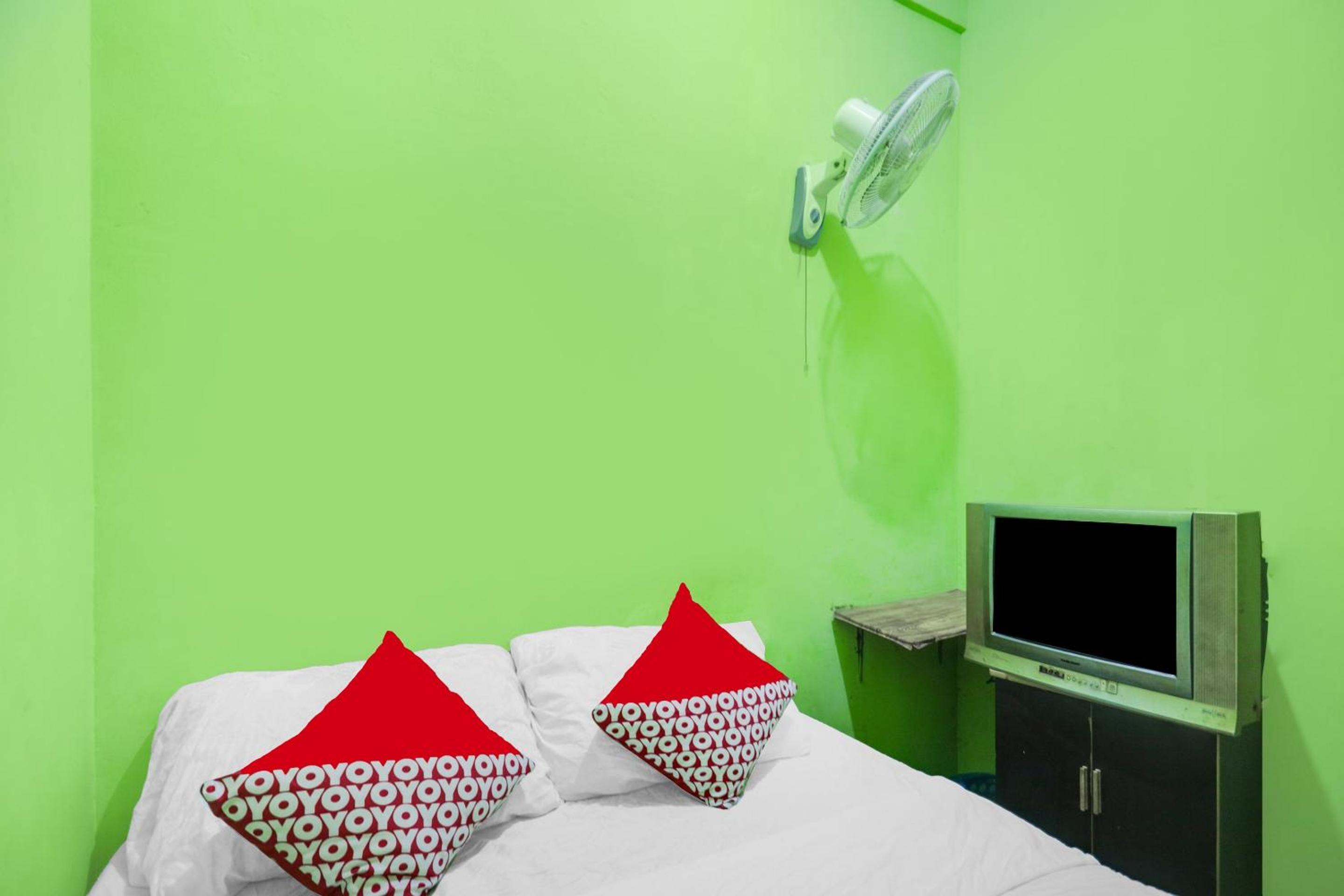 Budget Double Room - Photo 8