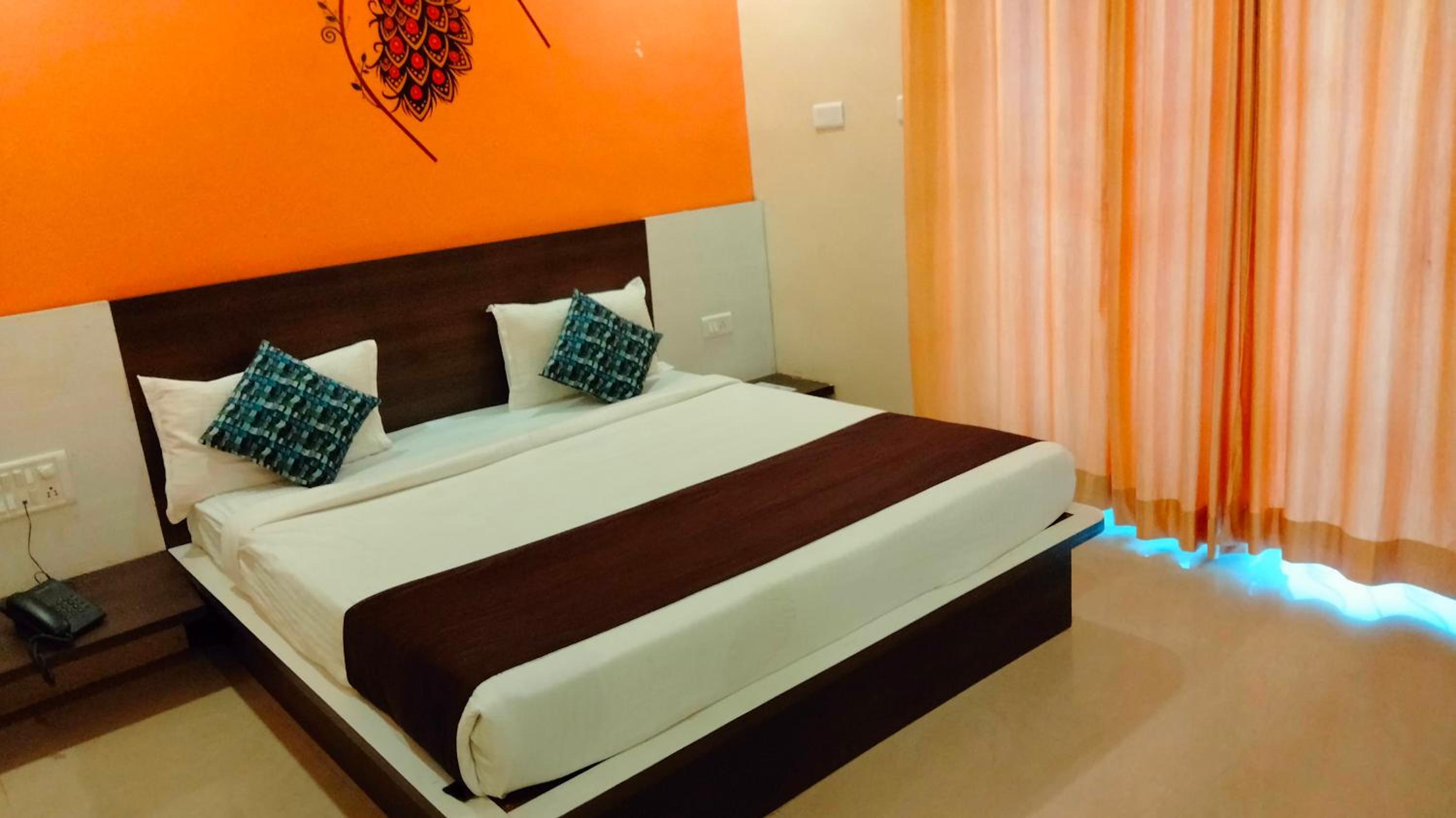 Deluxe Room - Photo 2