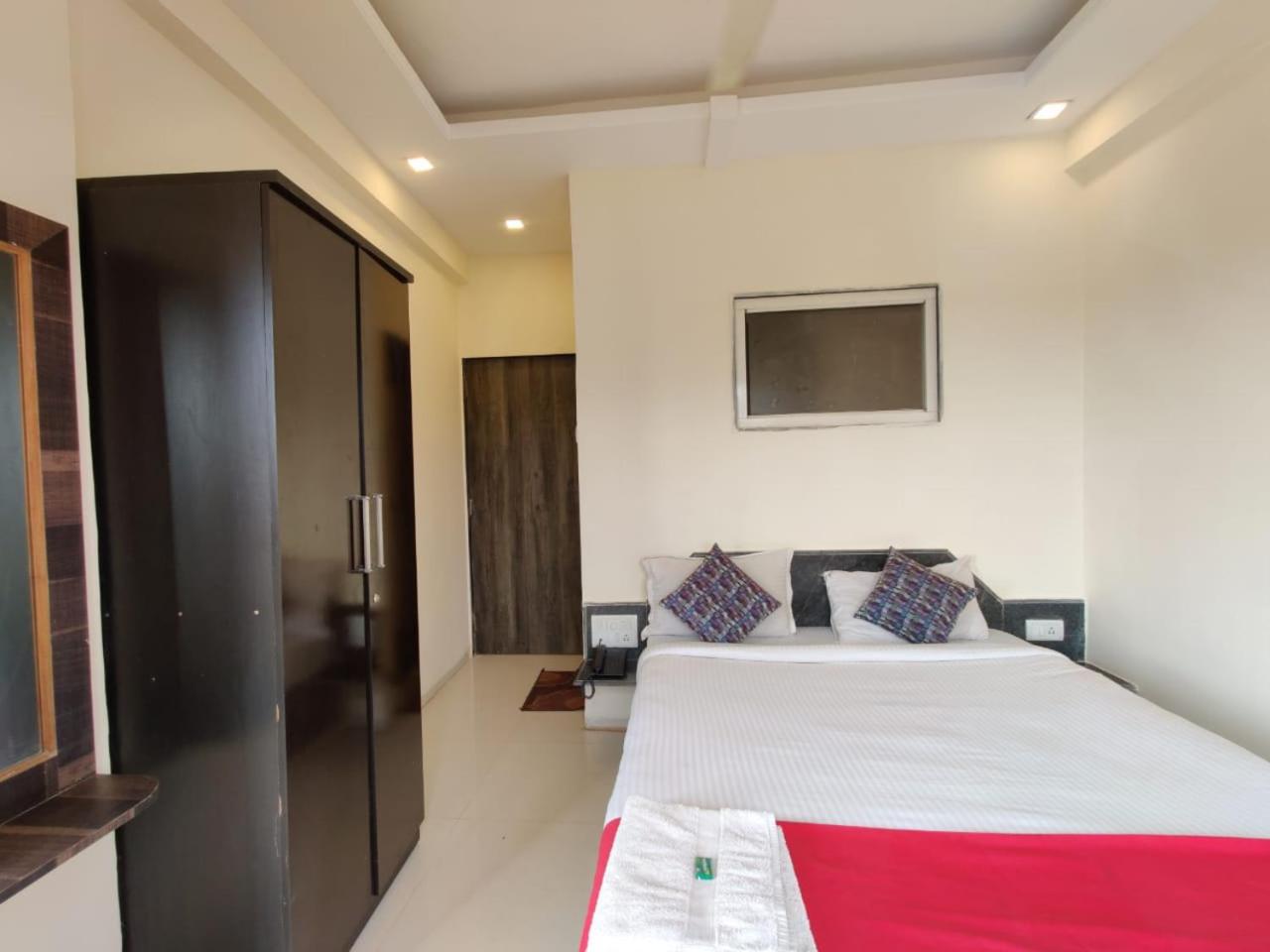 Deluxe Room - Photo 5