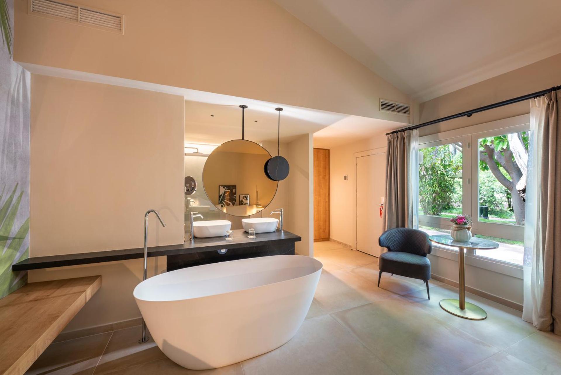 Junior Suite (2 Adults) - Photo 11