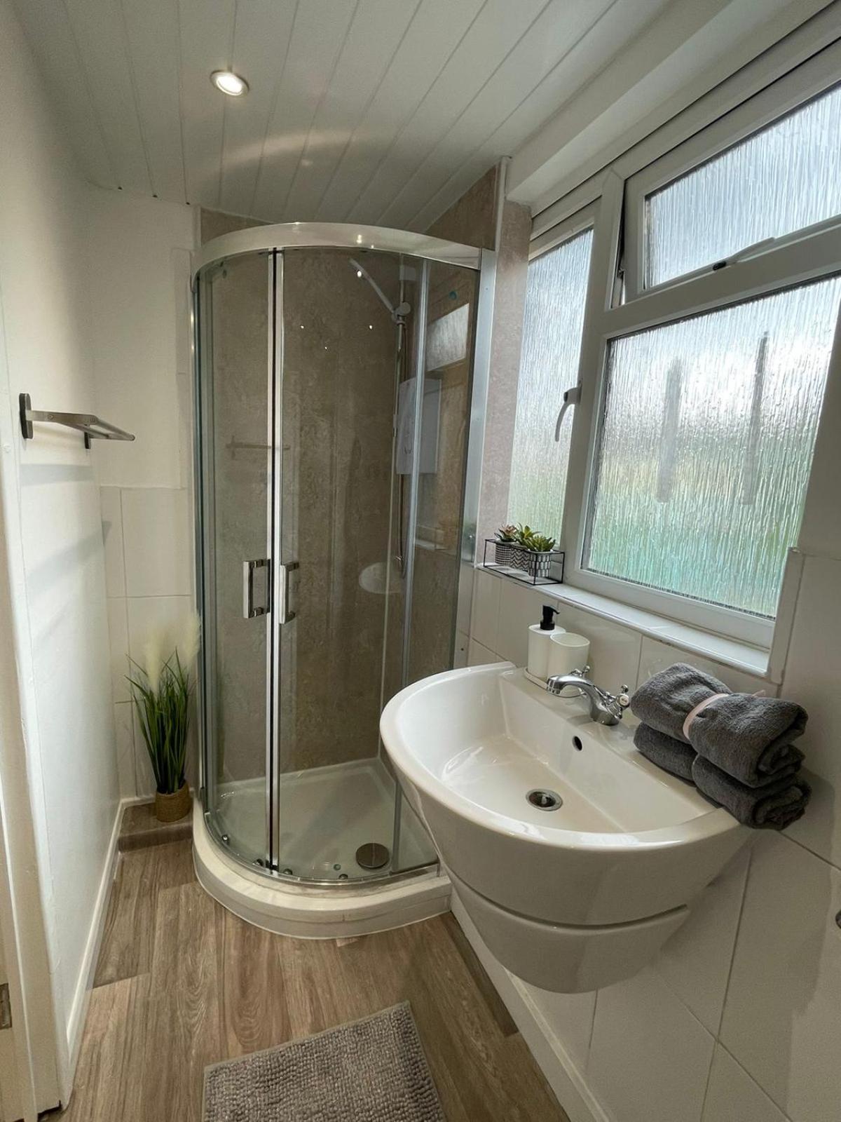 Basic Triple Room photo 3