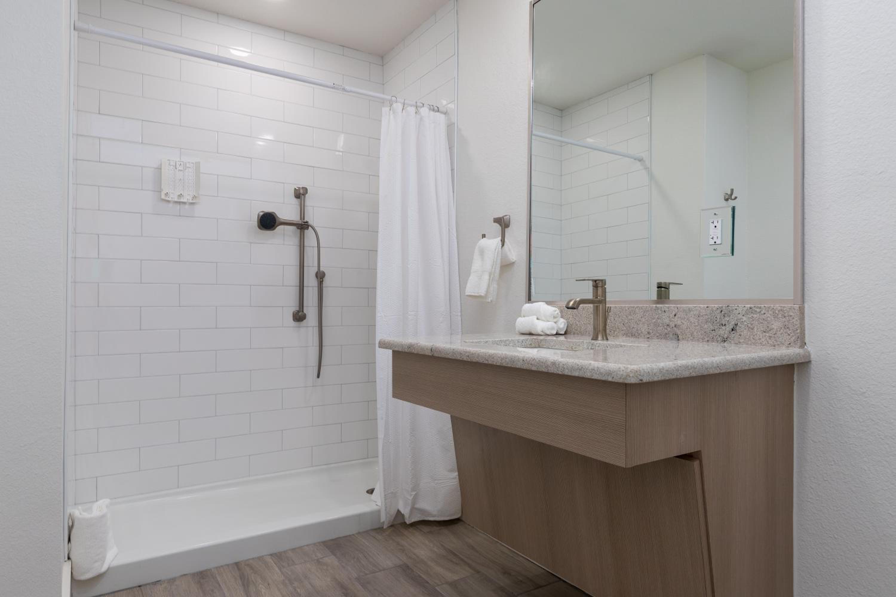 King Room - Disability Access photo 2