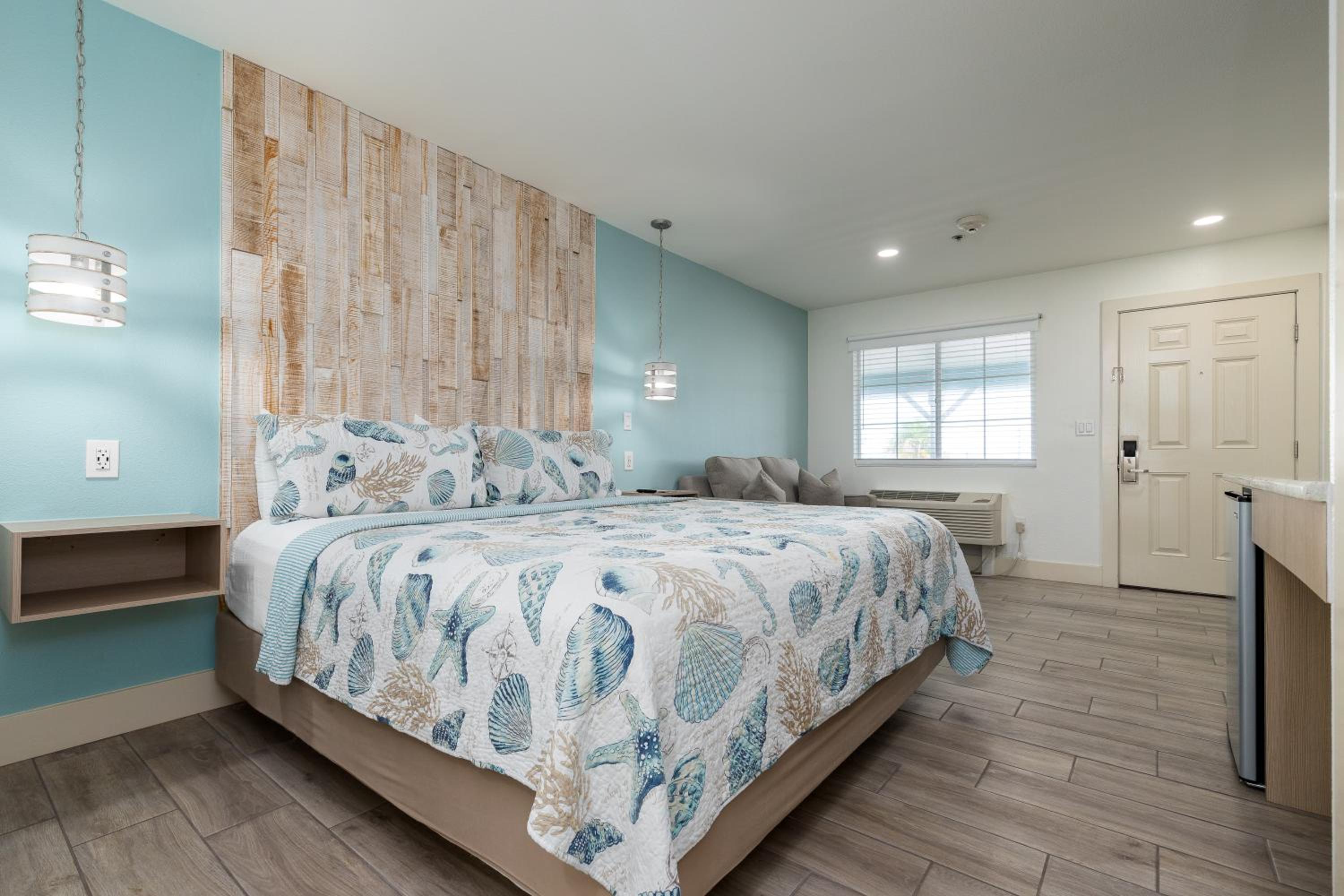 Deluxe King Room photo 1