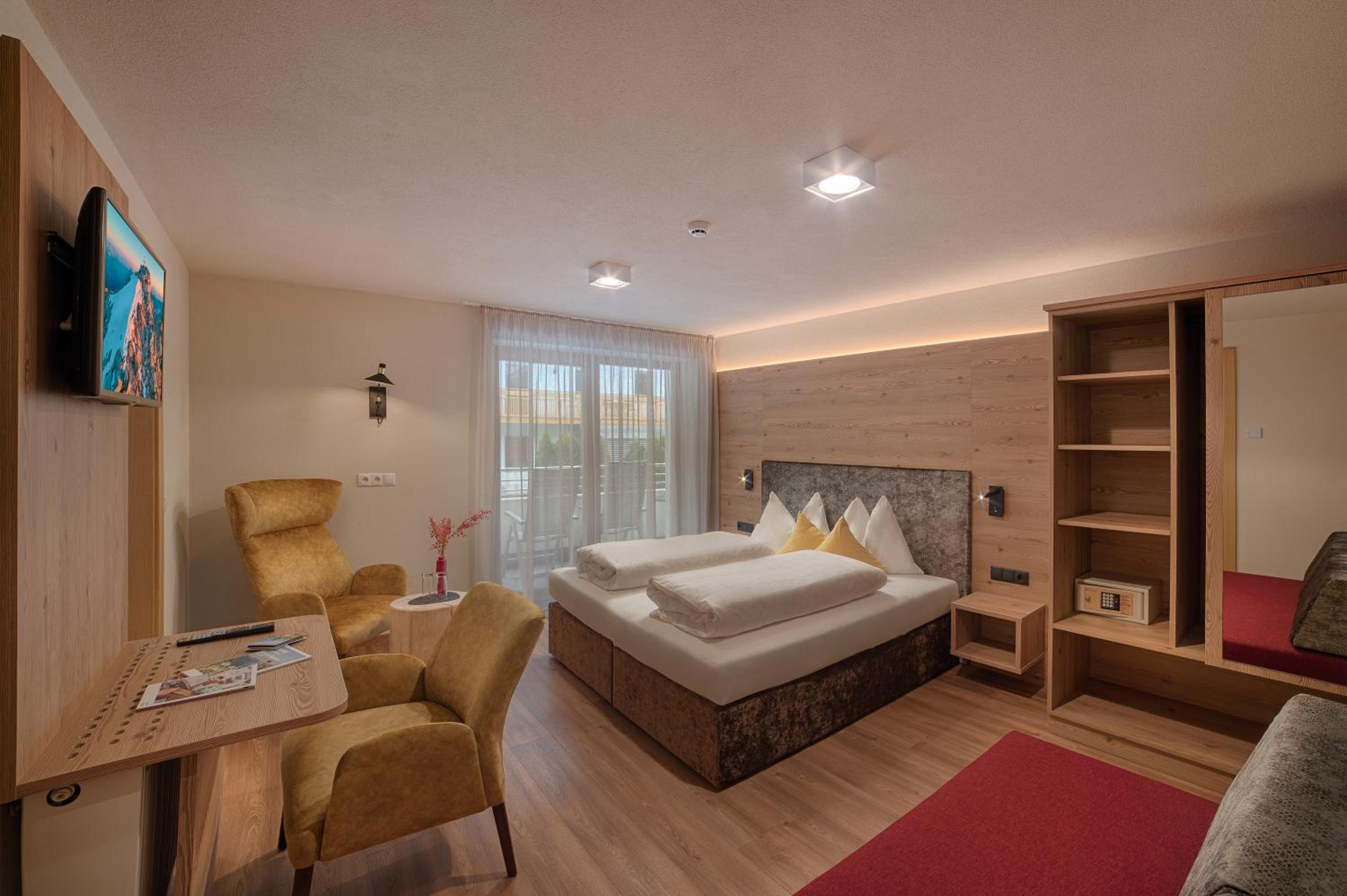 Standard Family Room photo 1