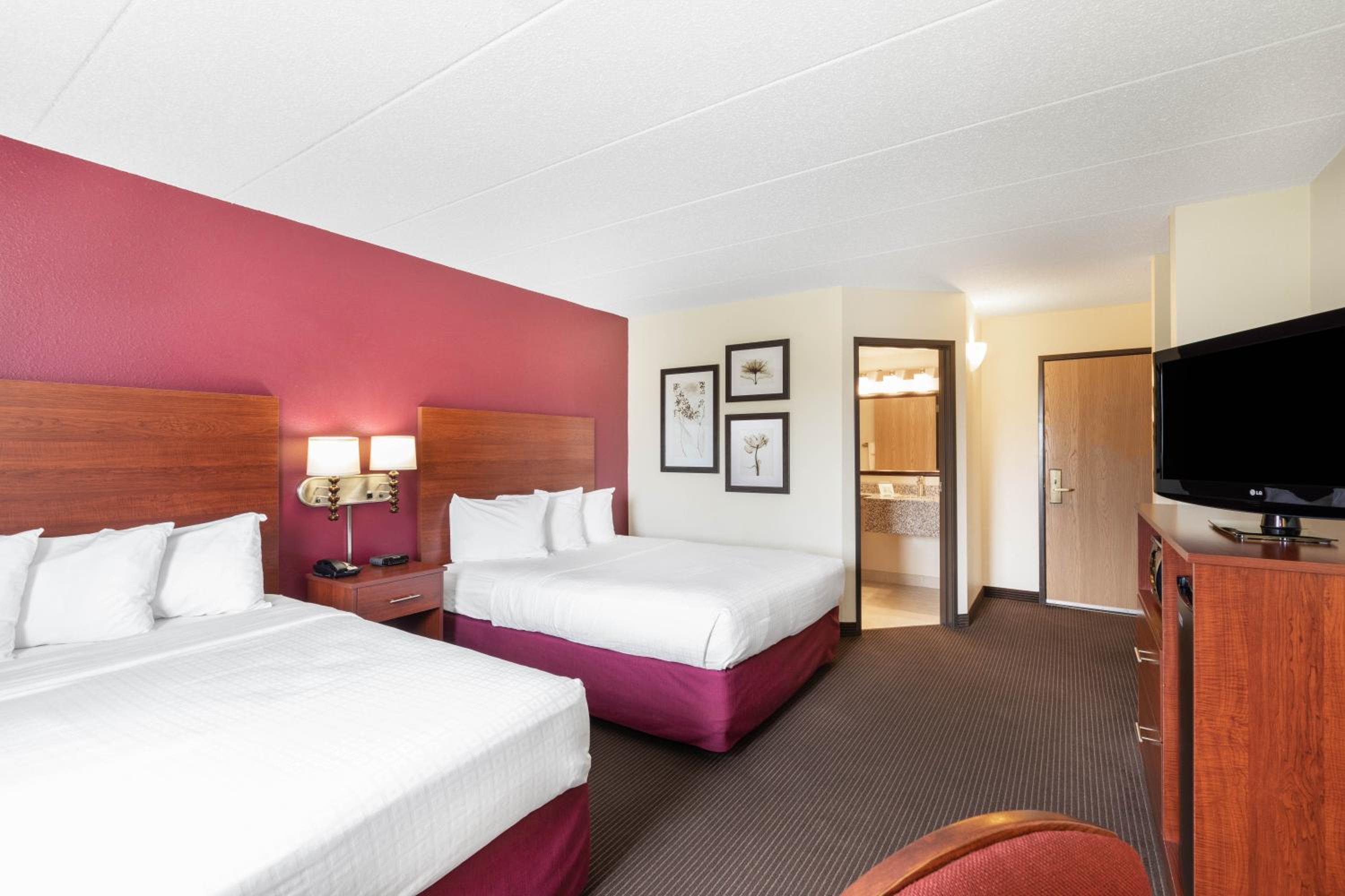 Queen Room with Two Queen Beds - Photo 1