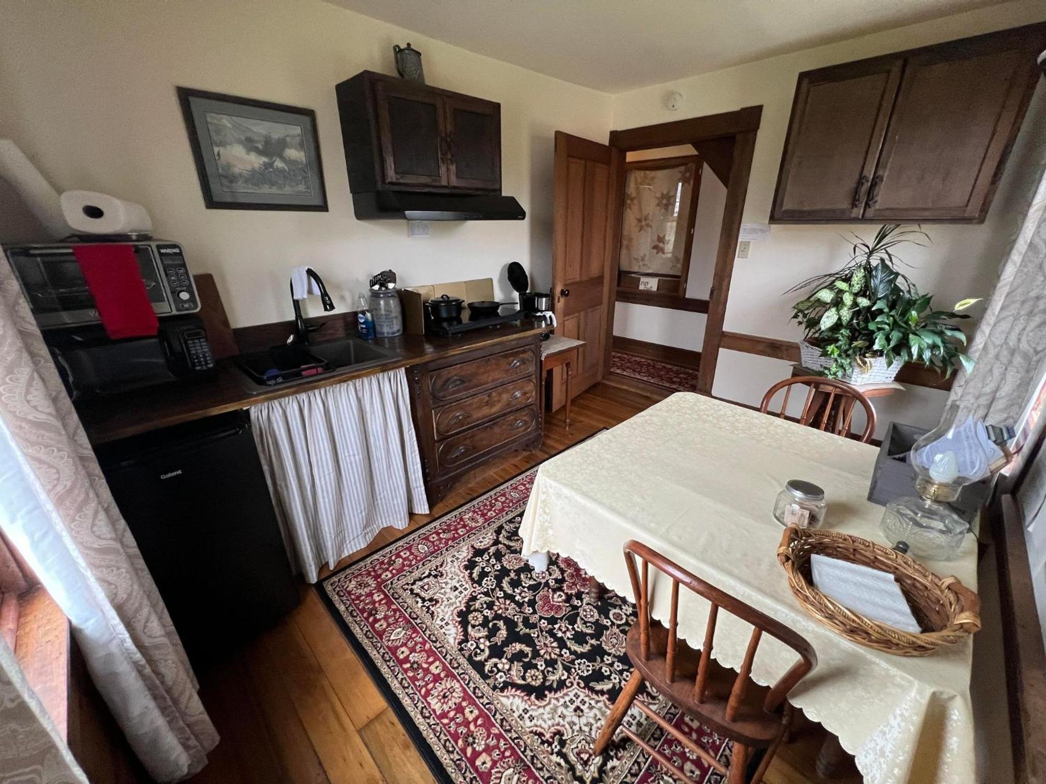 One-Bedroom Apartment photo 2