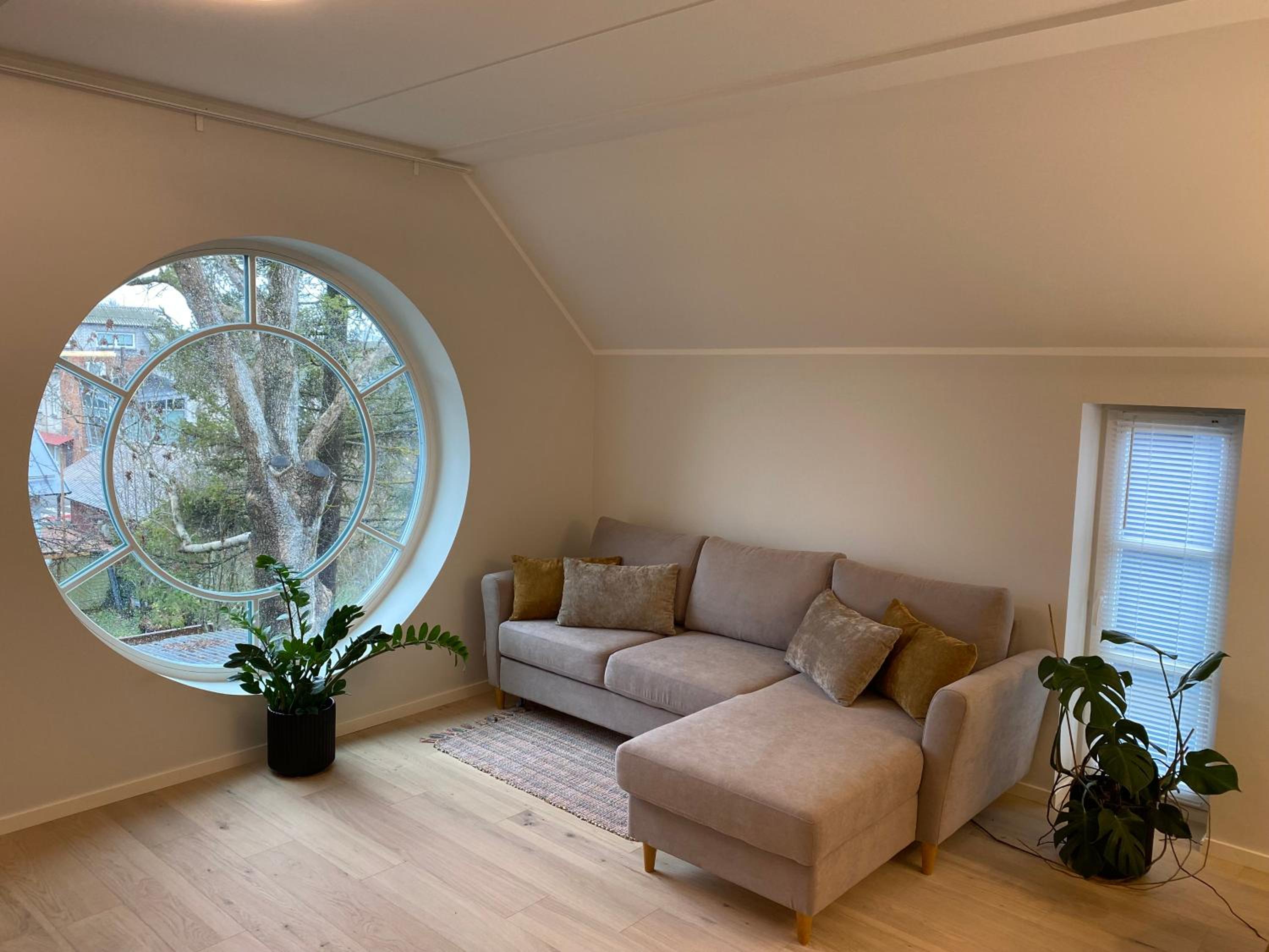 One-Bedroom Apartment - Photo 12