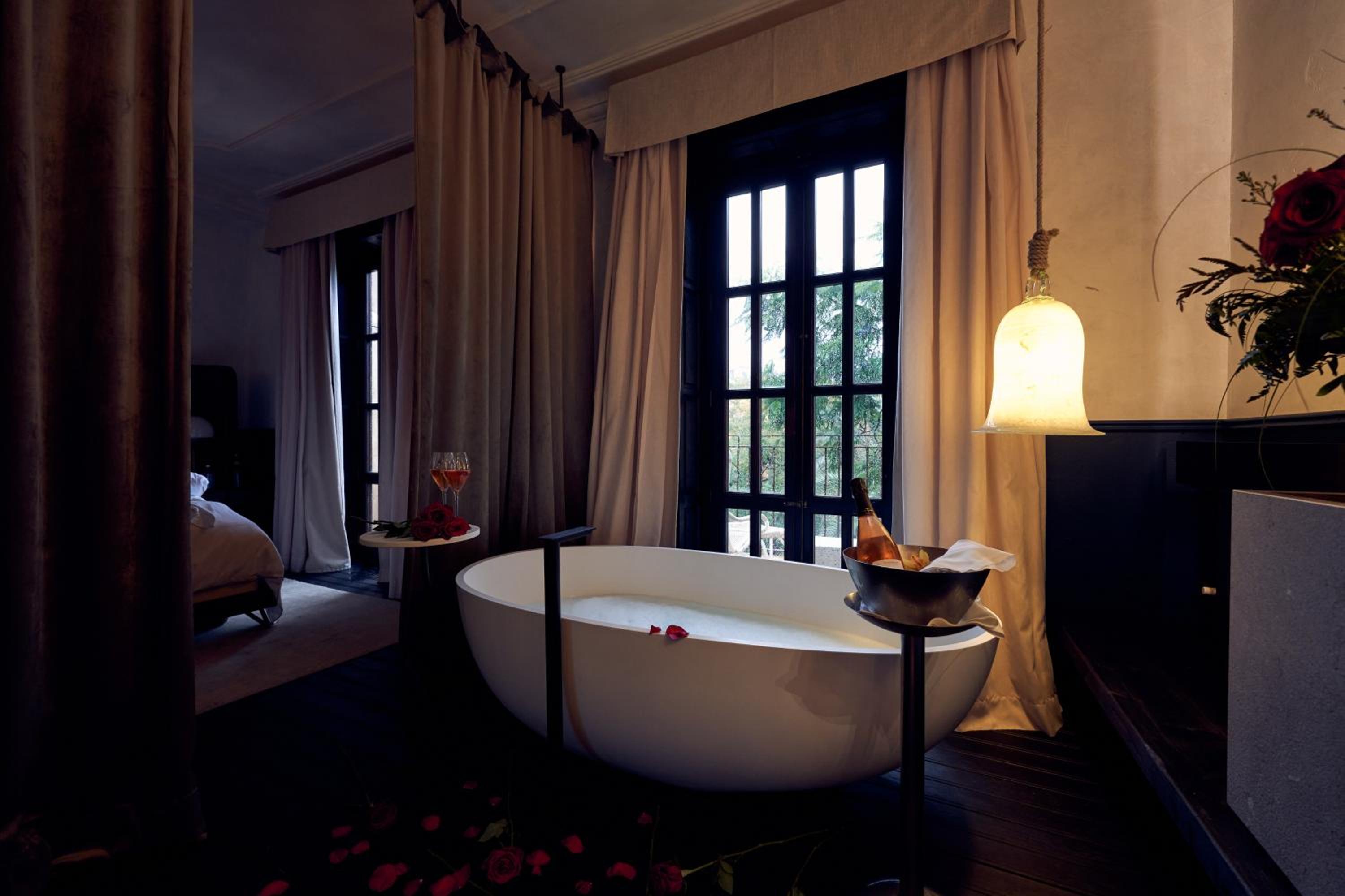 Premium Suite thumbnail 6