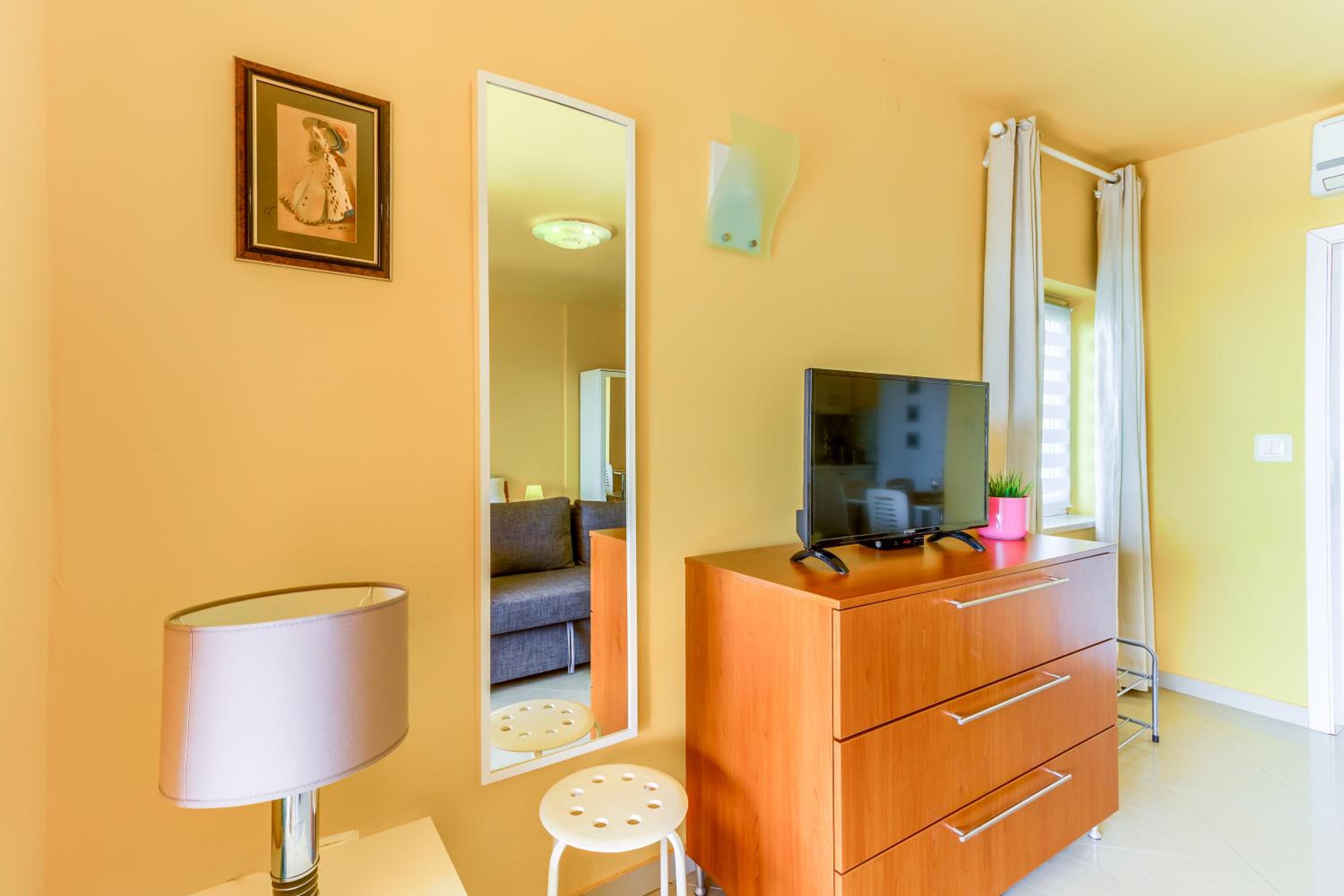 One-Bedroom Apartment photo 2