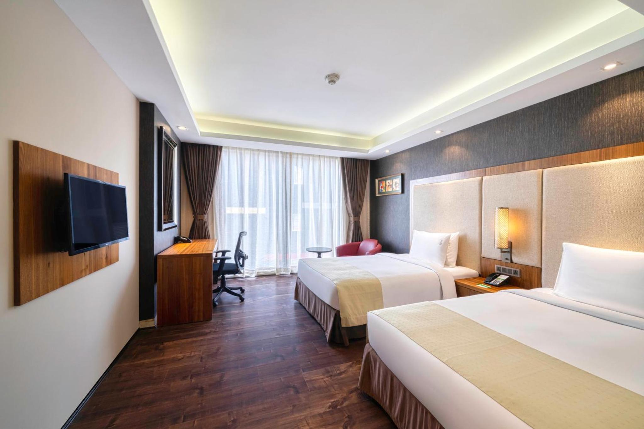 Standard Twin Room - Enjoy 20% savings on Food & Beverages (soft), Happy Hours: Buy 1 Get 1 on IMFL (4:00 PM – 8:00 PM), Complimentary snacks with select liquor packages, Beer buckets starting from just ₹599, Special pricing on liquor bottles photo 3