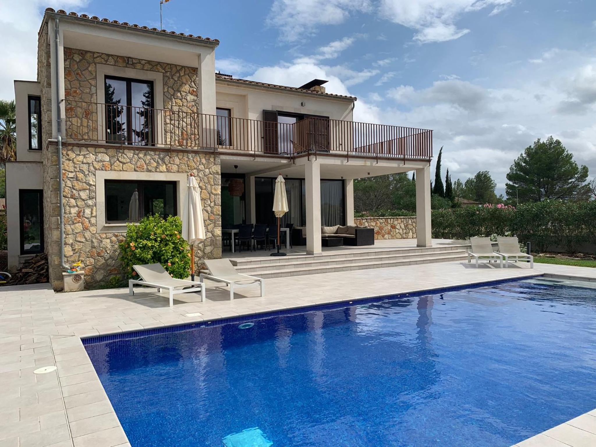 Villa With Private Pool photo 2