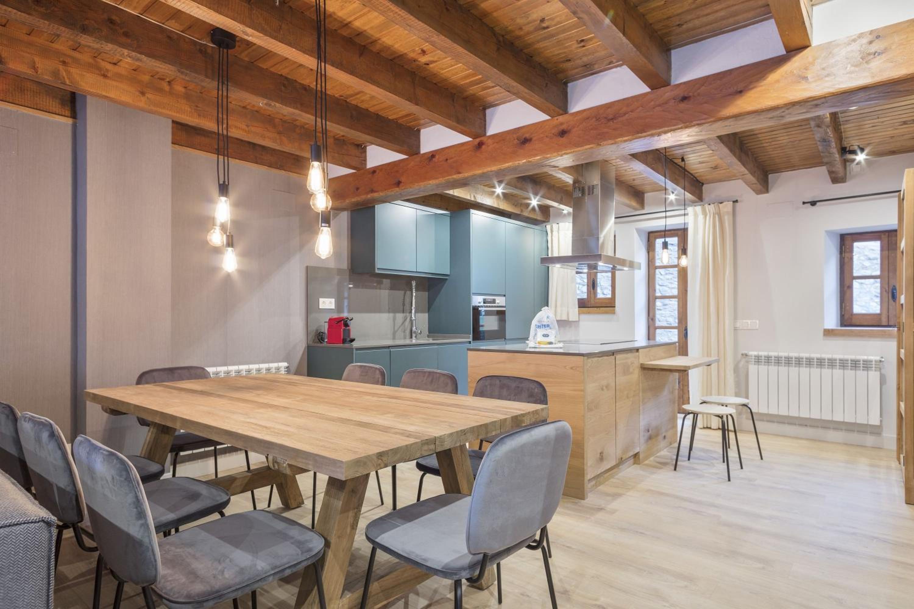 Four-Bedroom House - Photo 4