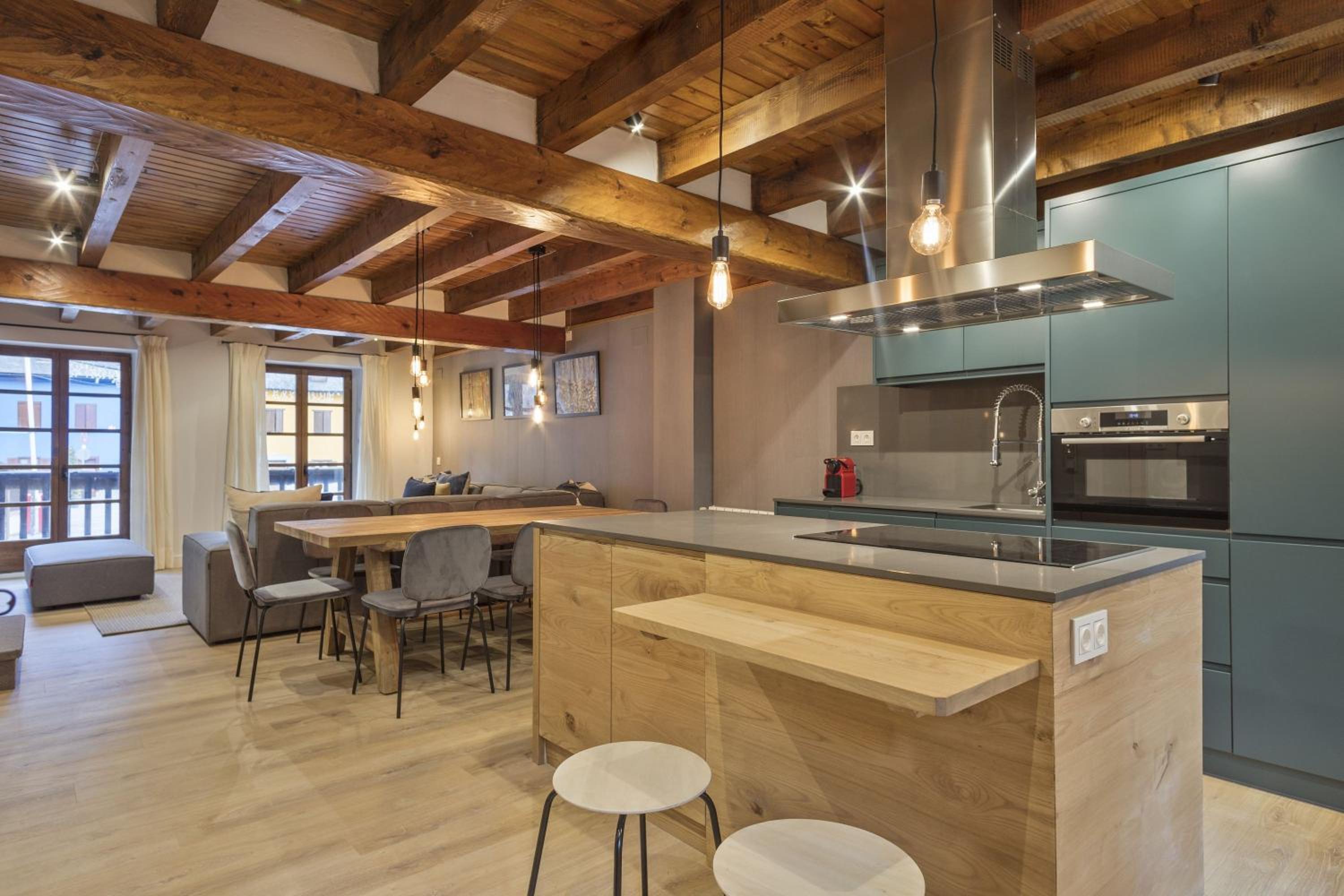 Four-Bedroom House - Photo 5