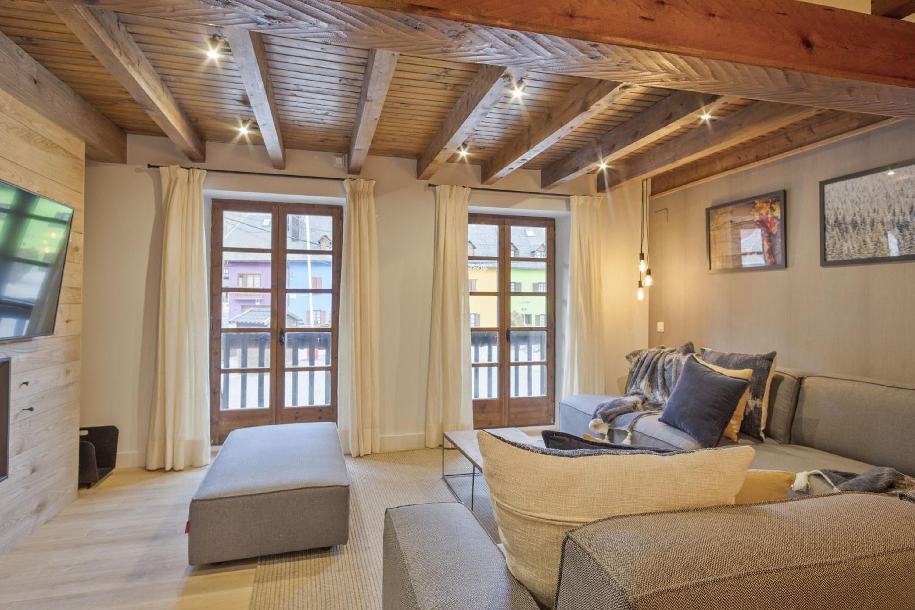 Four-Bedroom House - Photo 7