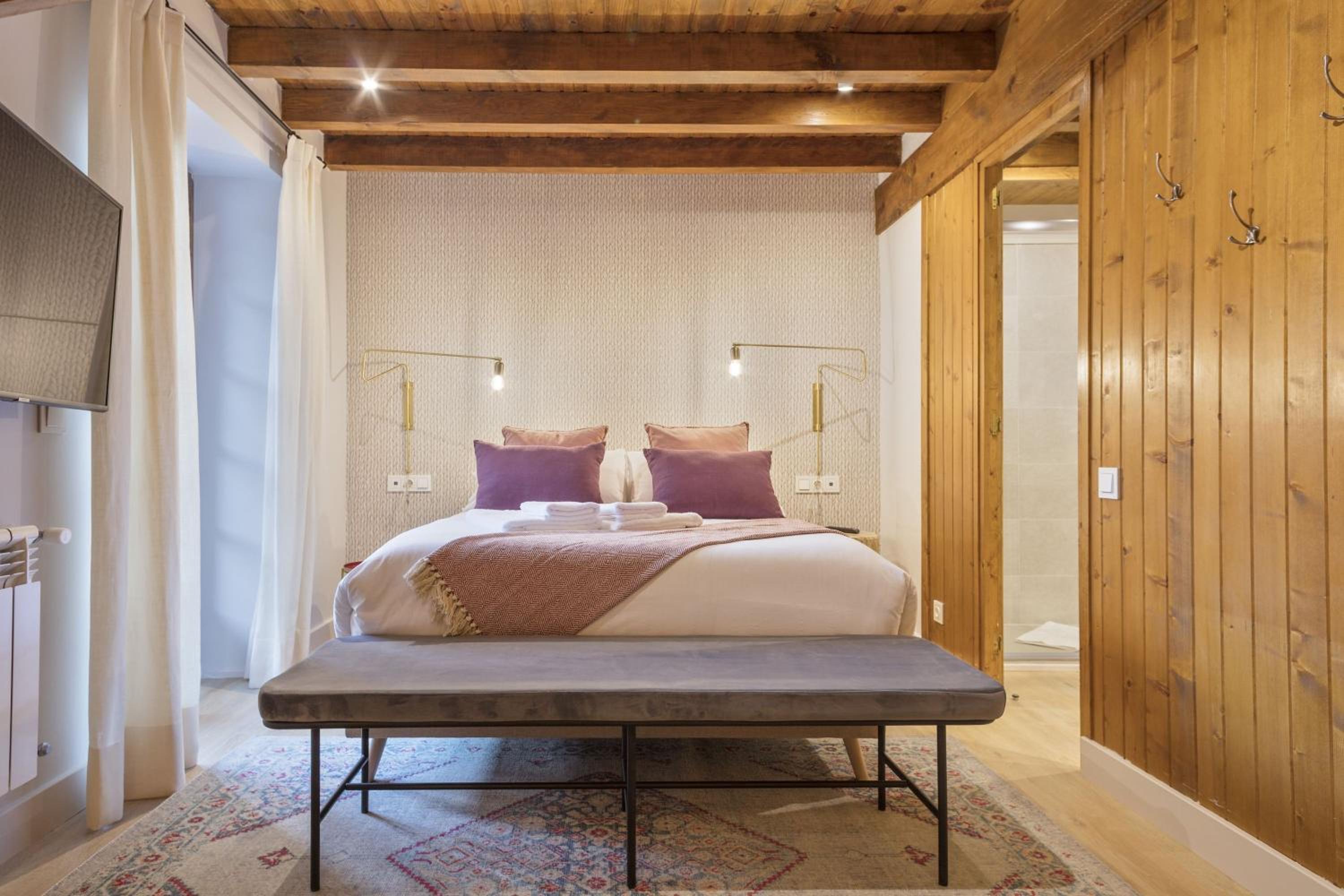 Four-Bedroom House - Photo 13