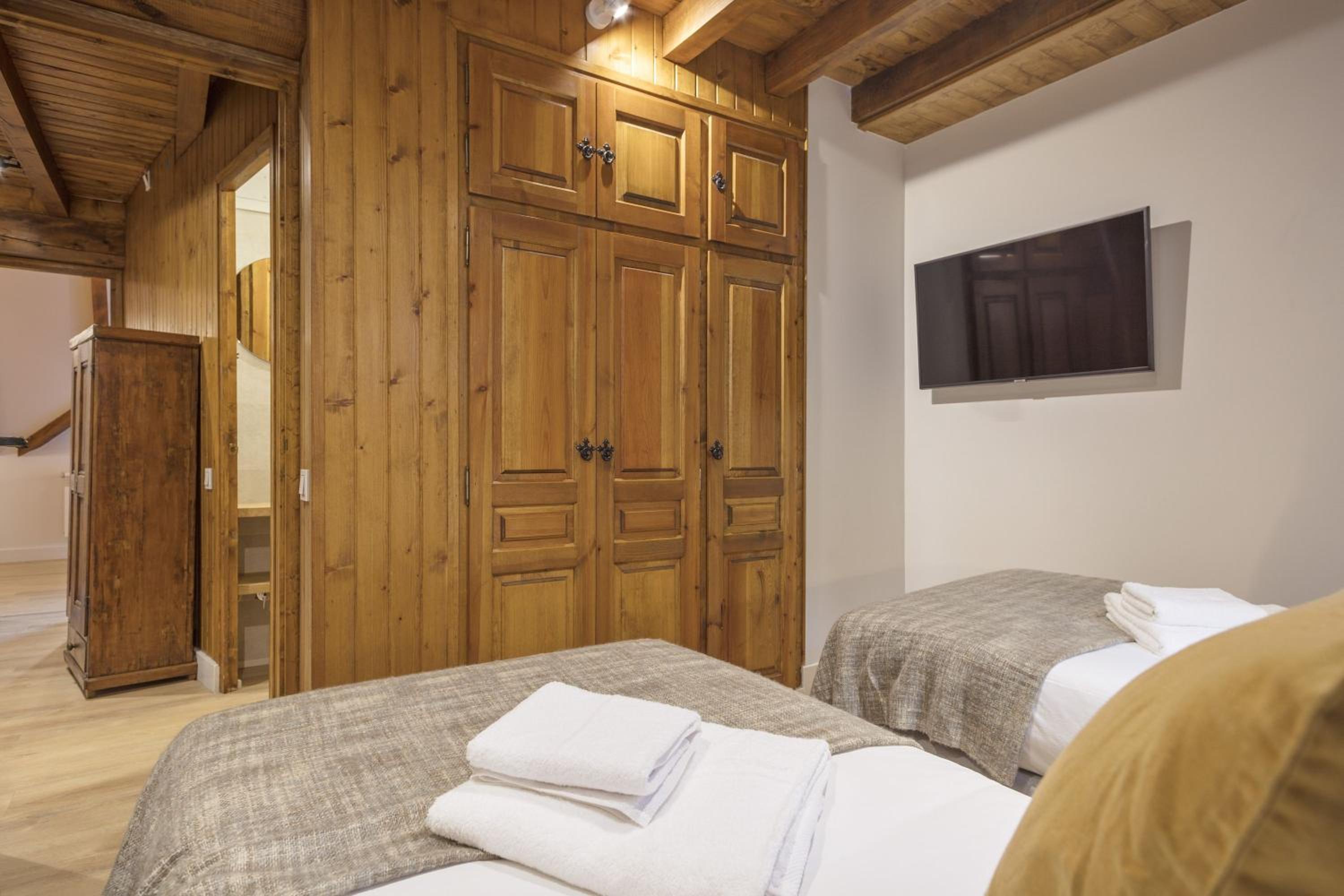 Four-Bedroom House - Photo 18