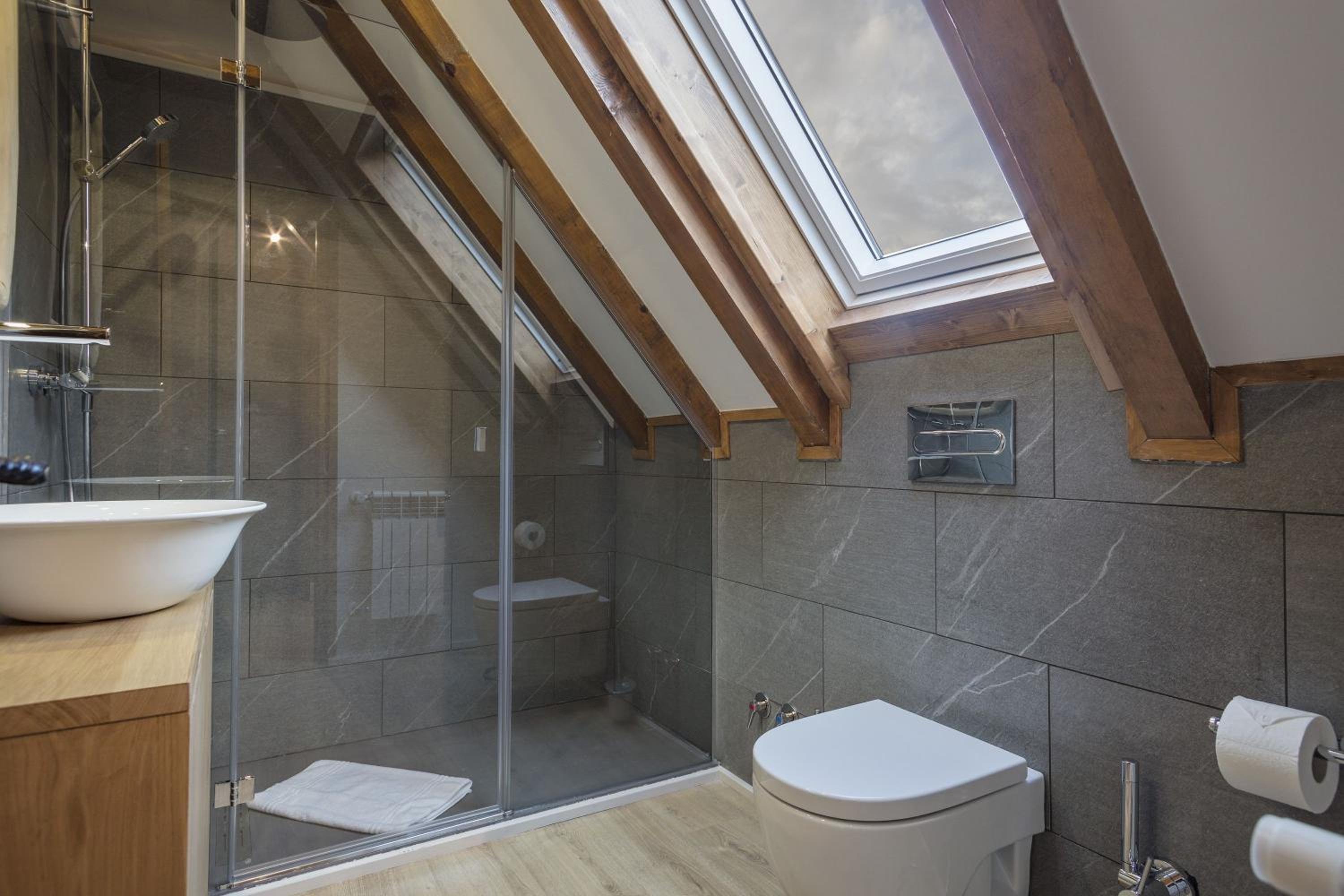 Four-Bedroom House - Photo 22