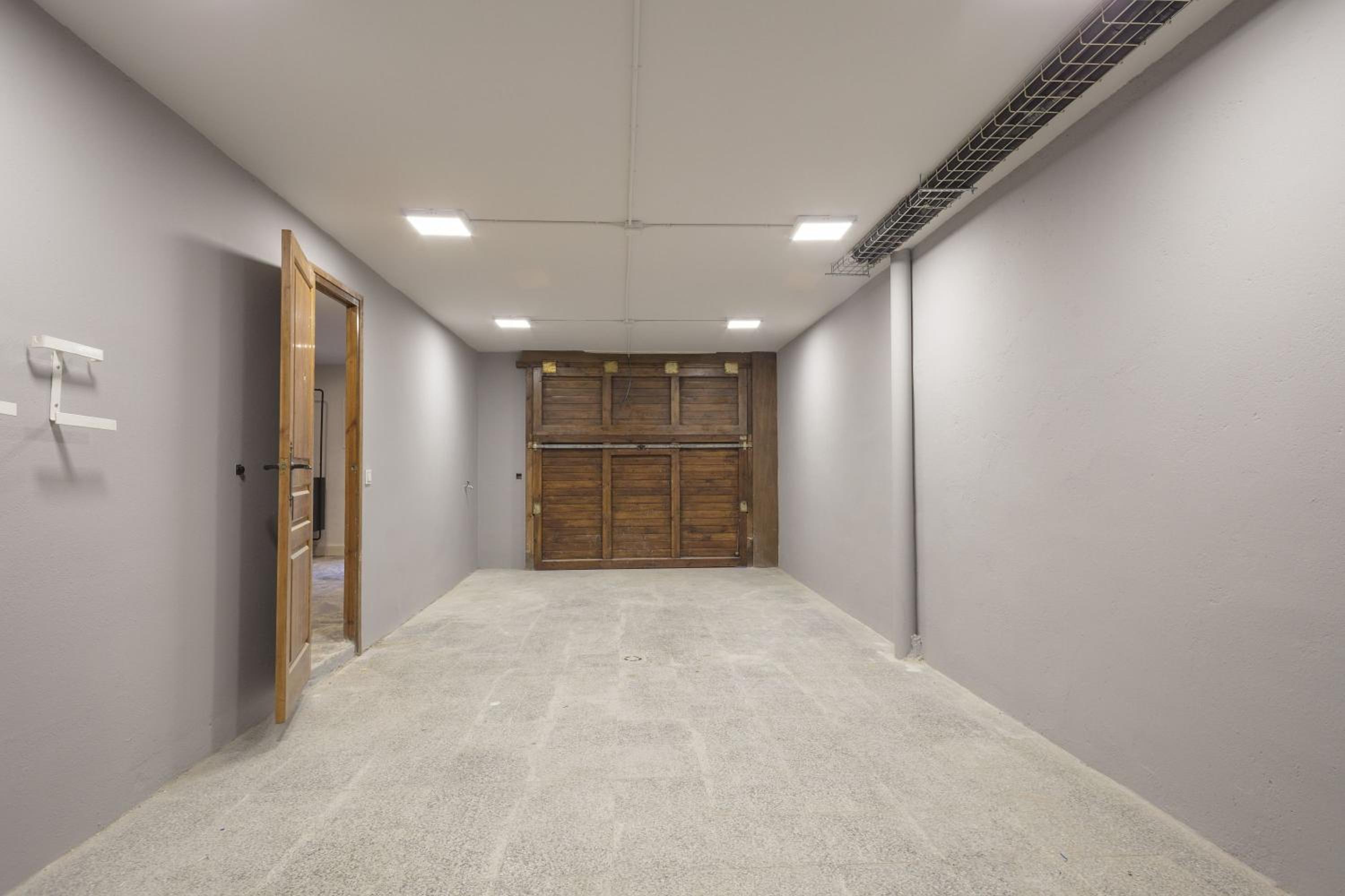 Four-Bedroom House - Photo 23