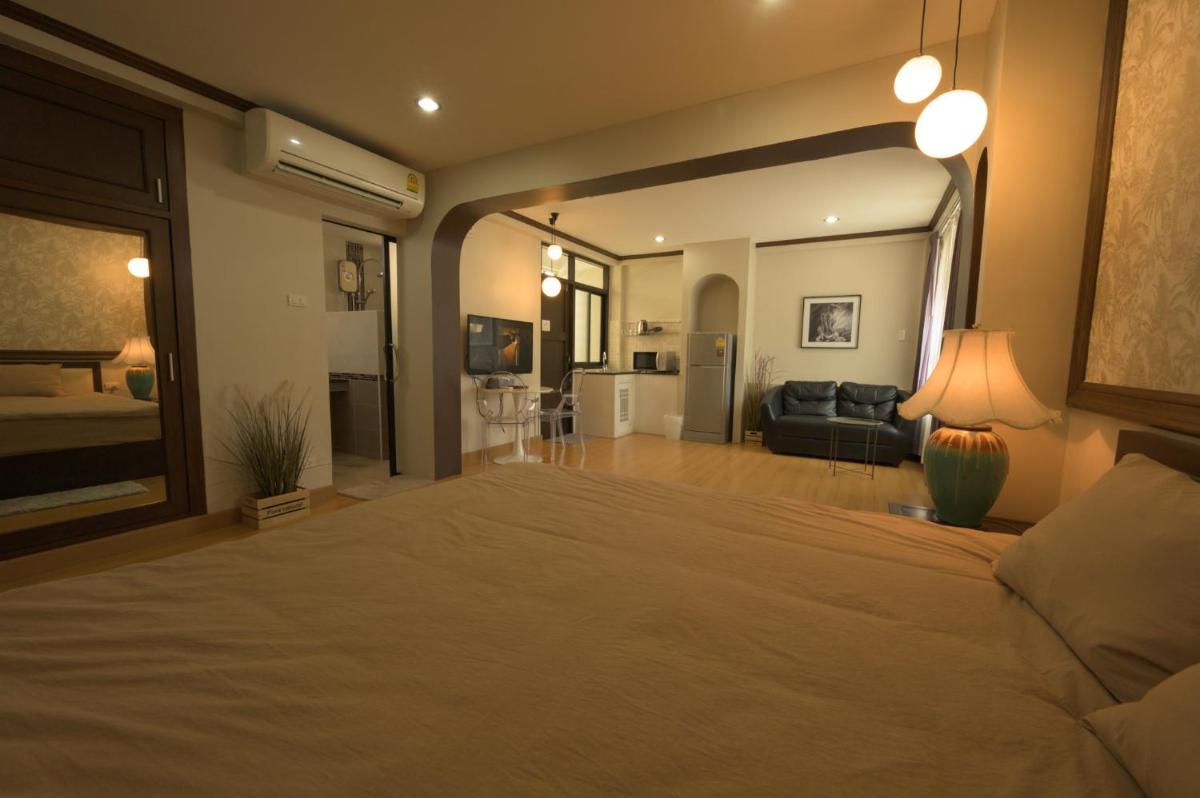 Deluxe King Room - Photo 1
