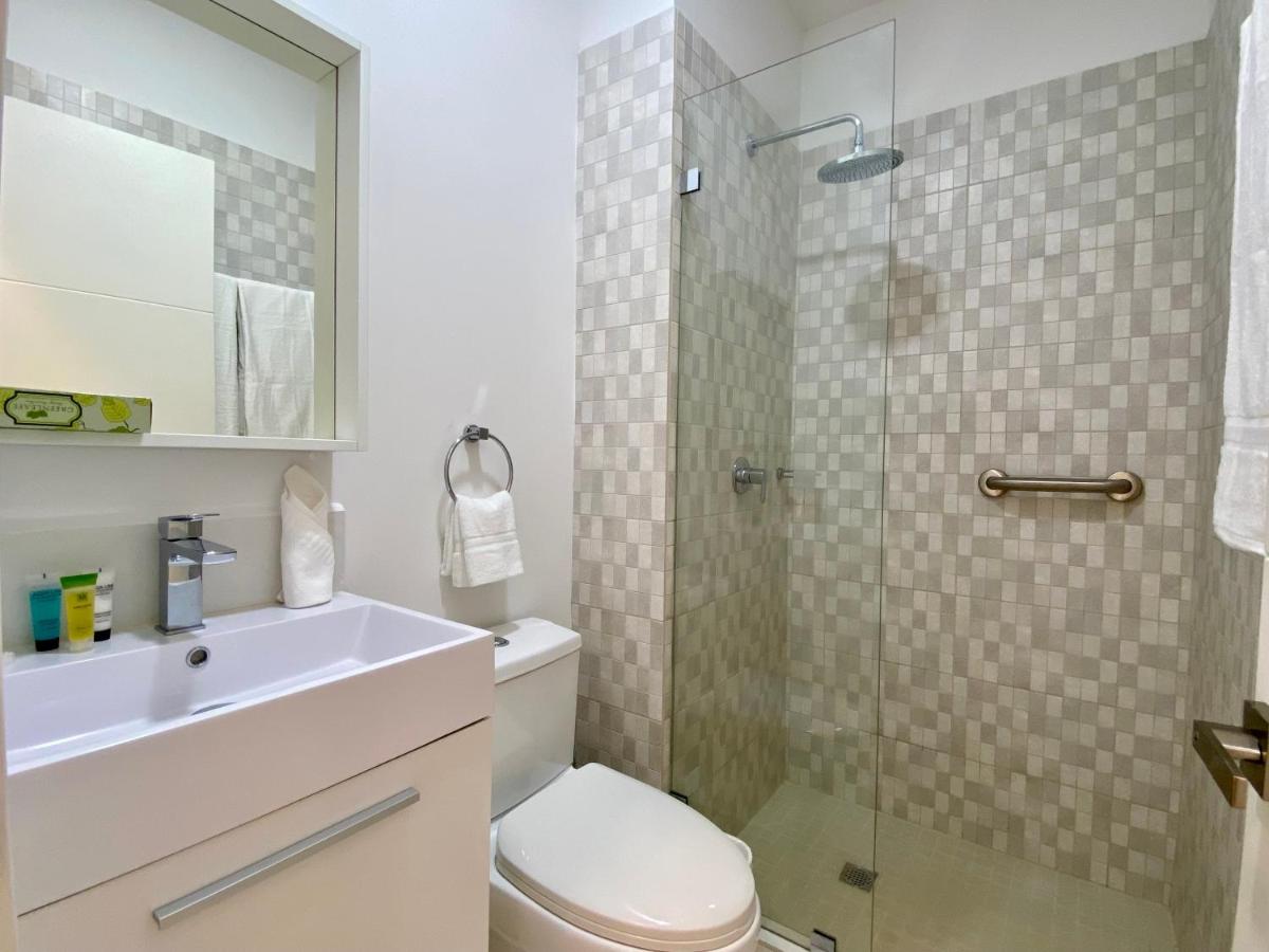 Two-Bedroom Suite with One King and One Queen Bed - Non-Smoking photo 3